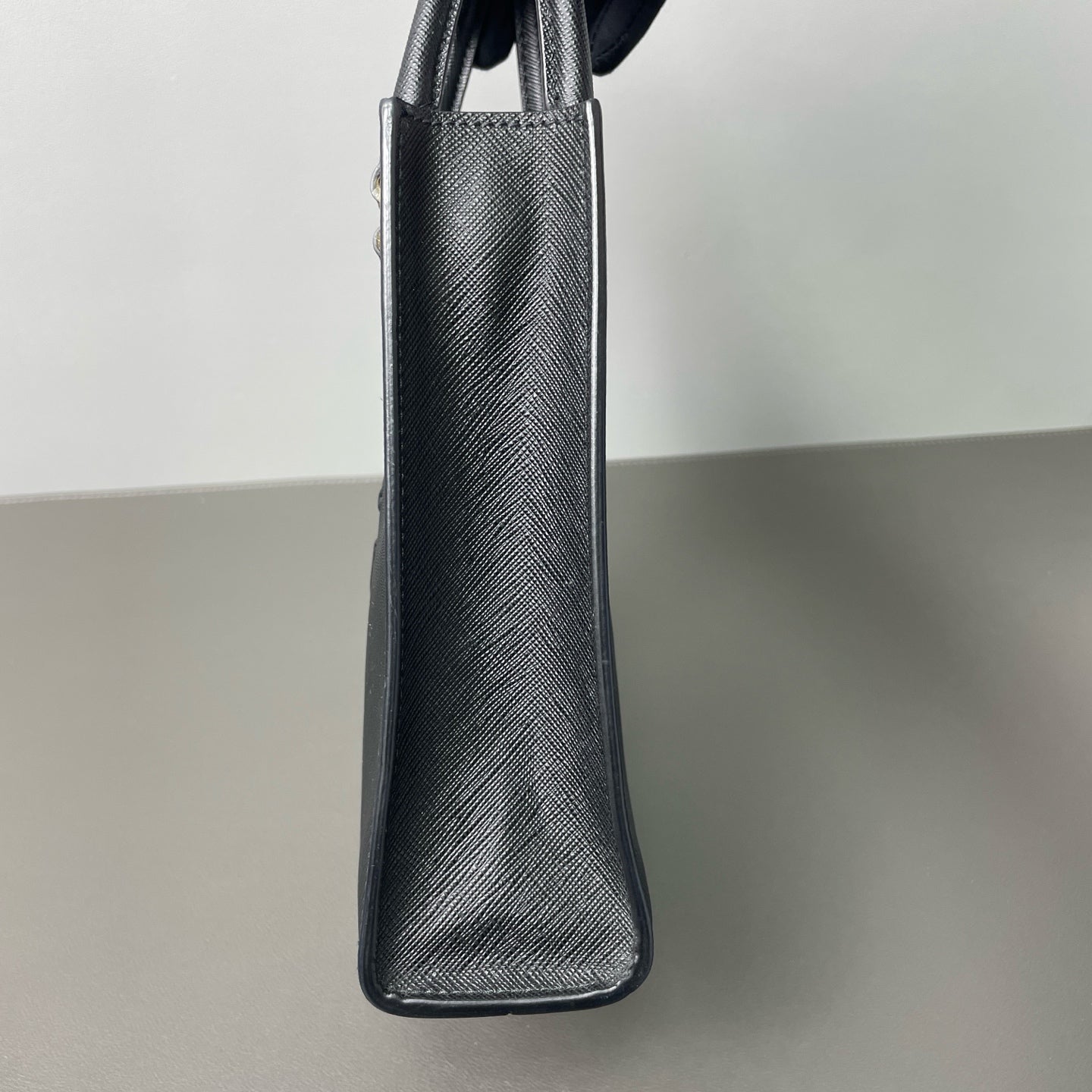 Prada - Saffiano Vertical Tote with Detachable Pouch - Saffiano leather - Black - (small)