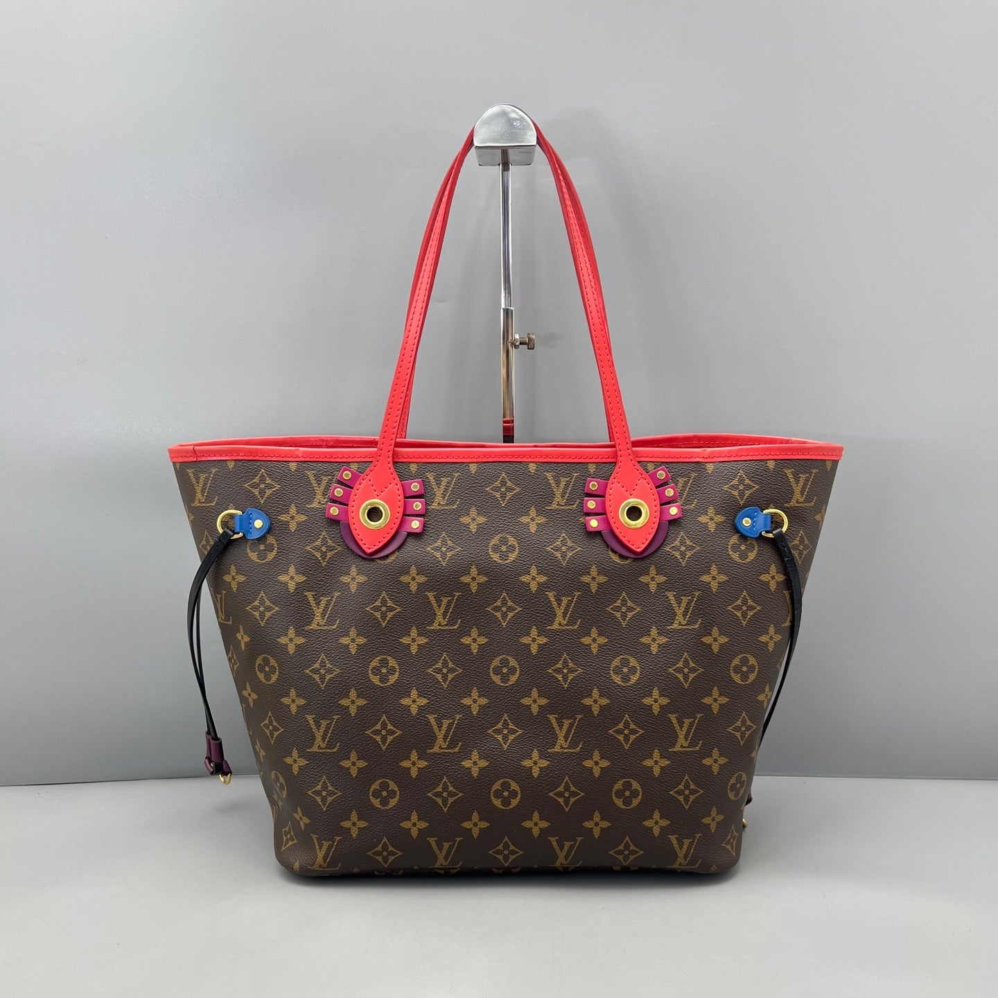 Louis Vuitton - Neverfull MM Monogram Totem - Monogram coated canvas with leather trim - Multicolour - (medium)