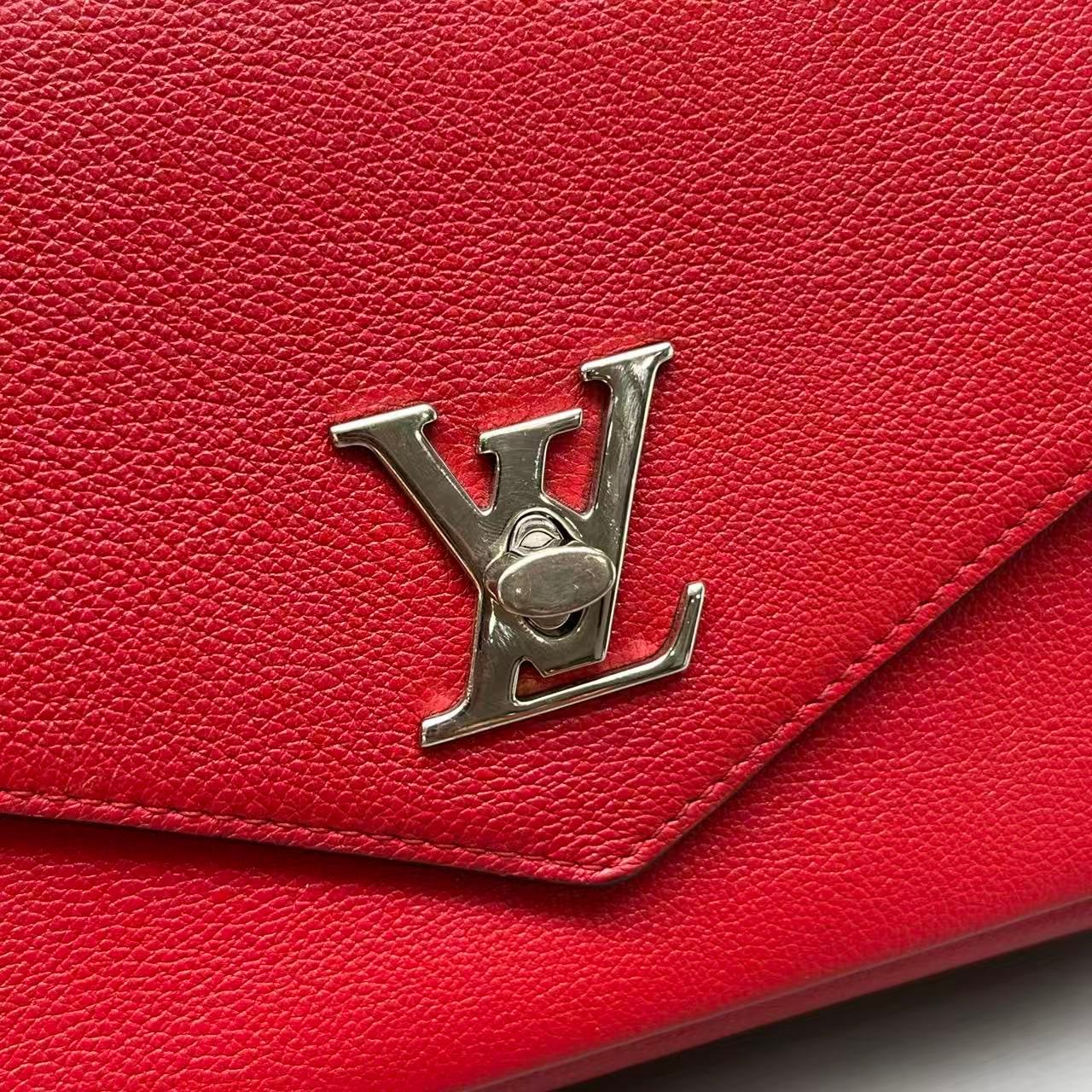 Louis Vuitton - Lockme Chain Bag - Grained calfskin leather - Red - (small)