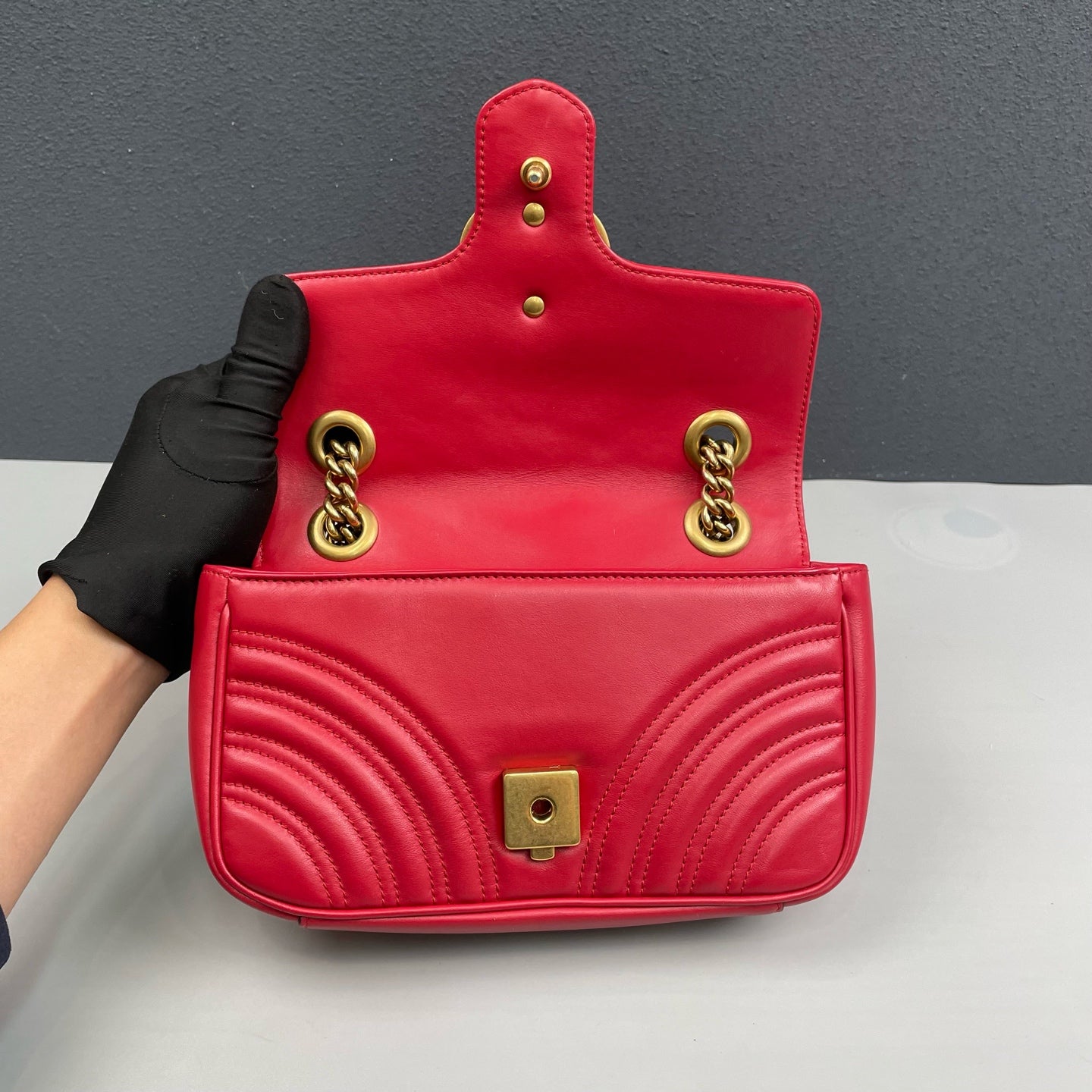 Gucci - GG Marmont Matelassé Mini Shoulder Bag - Calfskin leather - Red with Gold-Tone Hardware - (mini)