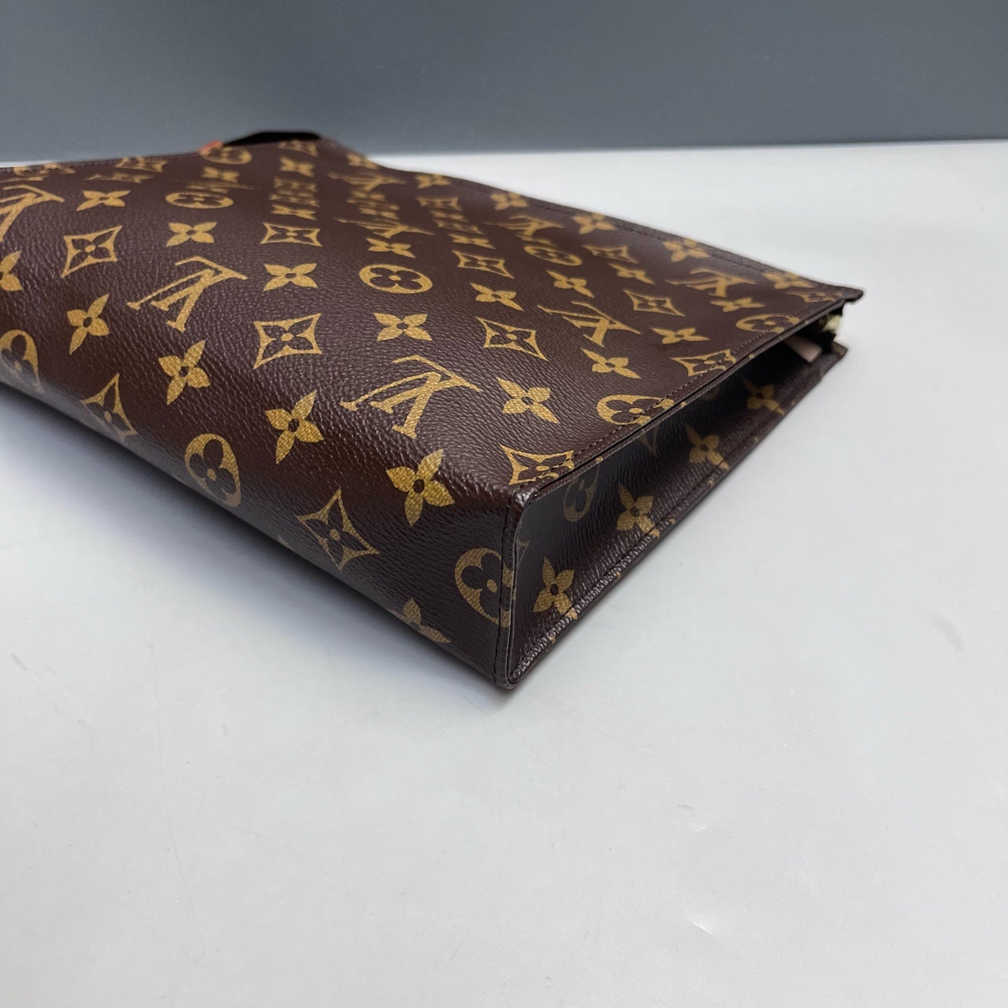 Louis Vuitton - Monogram Toiletry Pouch 26 - Monogram coated canvas with vachetta leather accents - Brown - (medium)