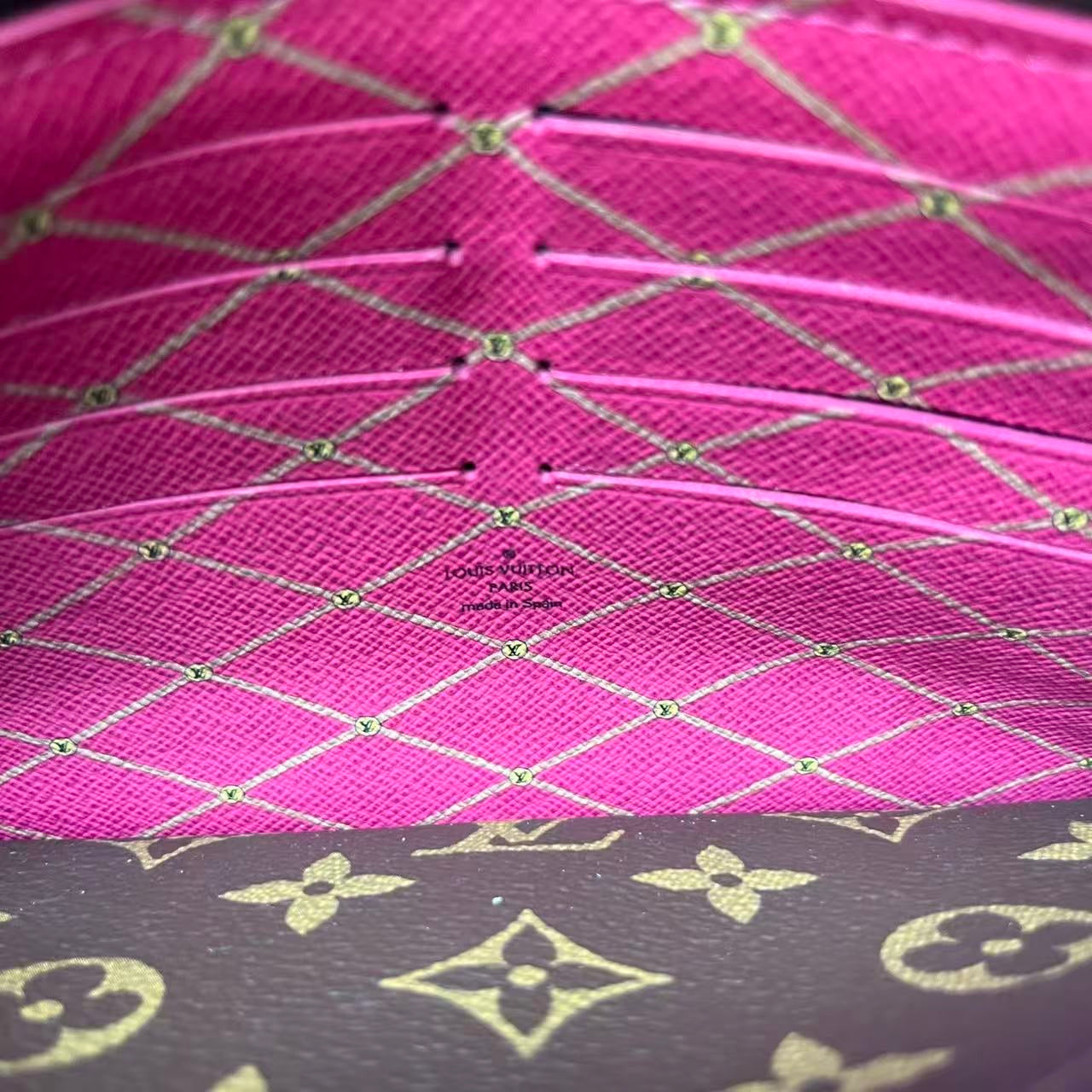 Louis Vuitton - Pochette Félicie Palace Trunk Illustration - Monogram coated canvas with leather trim and interior lining - Brown - (mini)