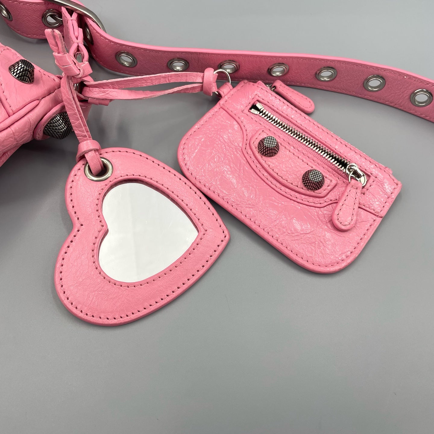 Balenciaga - Le Cagole Shoulder Bag - Distressed lambskin leather - Pink - (Small)