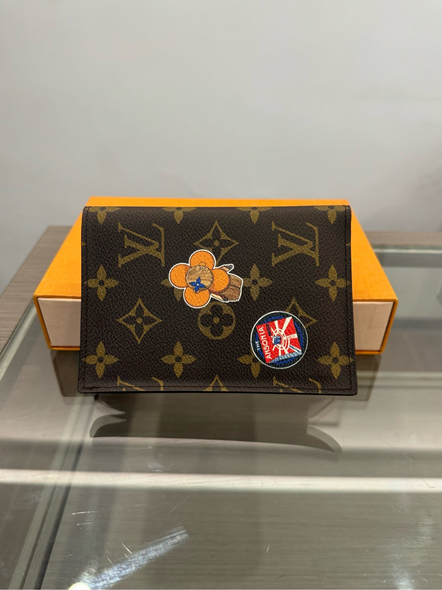 Louis Vuitton - Limited Edition Monogram World Tour Passport Cover - Monogram coated canvas with grained leather lining - Brown