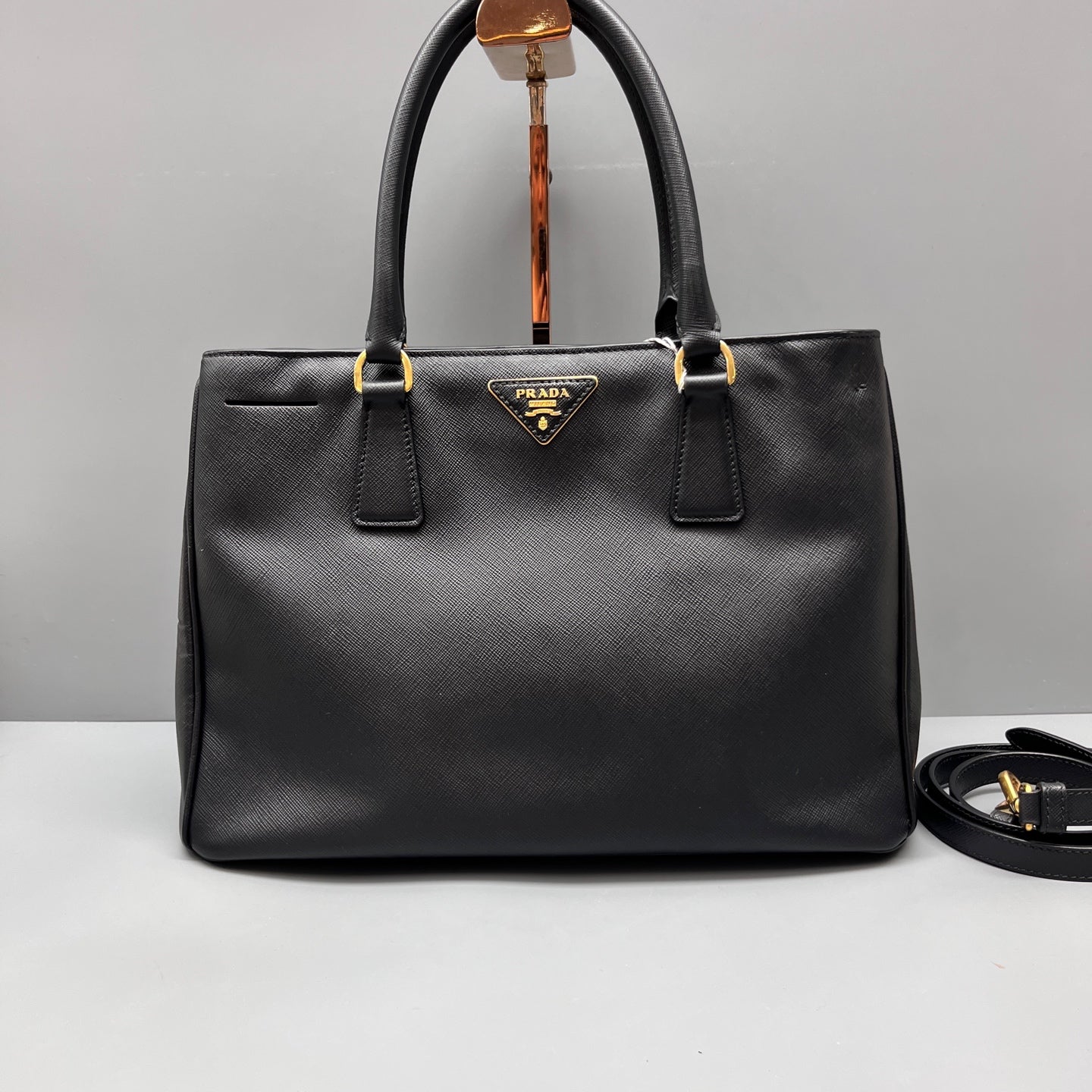 Prada - Galleria (Saffiano Lux Tote) - Saffiano leather - Black - (Medium)