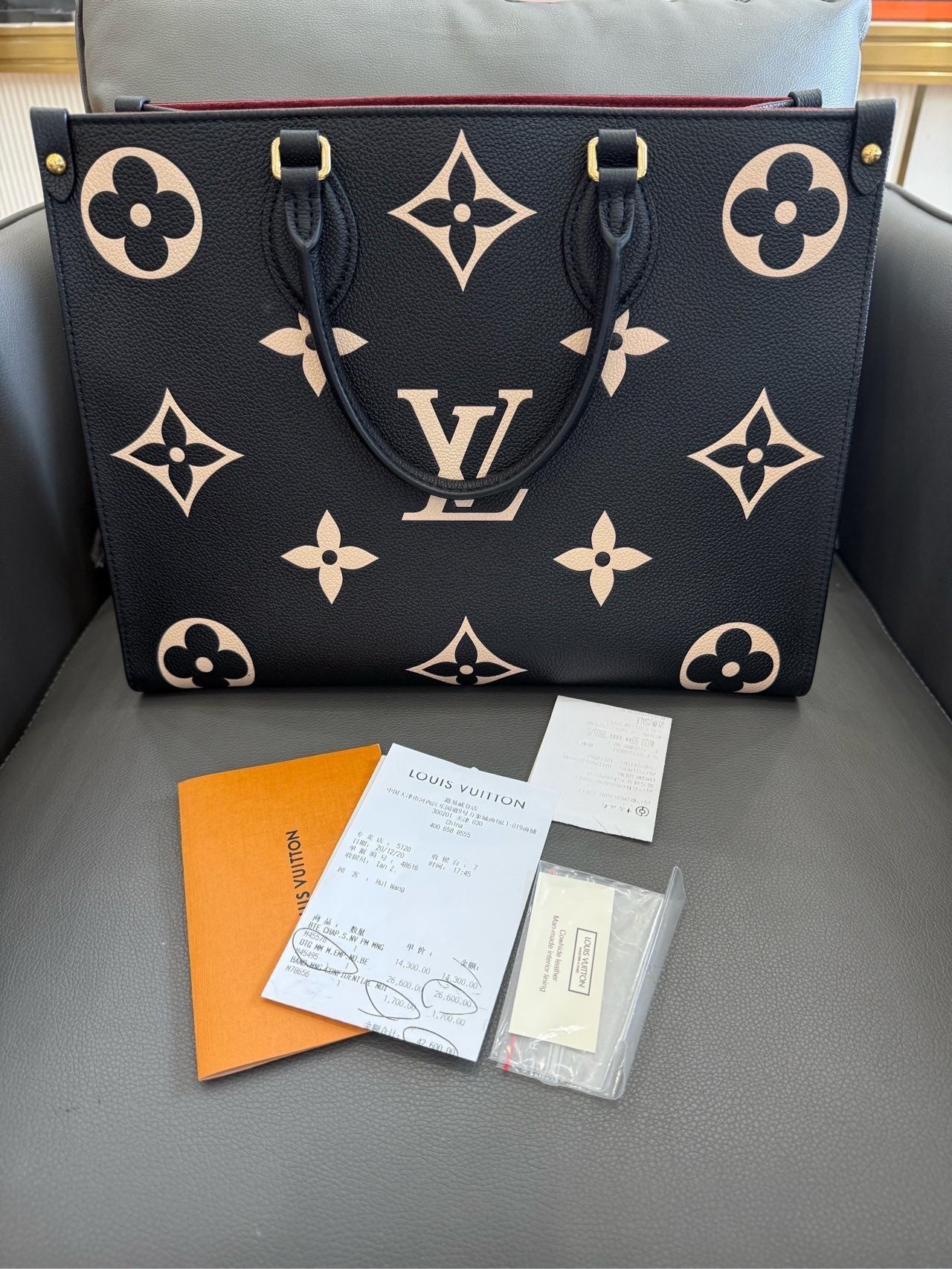 Louis Vuitton - OnTheGo MM - Monogram Empreinte Giant leather - Black and Cream - (Medium)