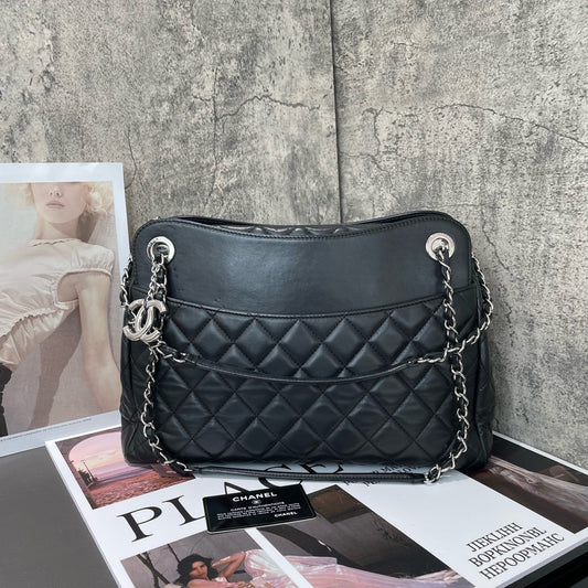 Chanel - Large Shopping Tote - Quilted lambskin leather with smooth leather trim - Black with silver-tone hardware - (Large)