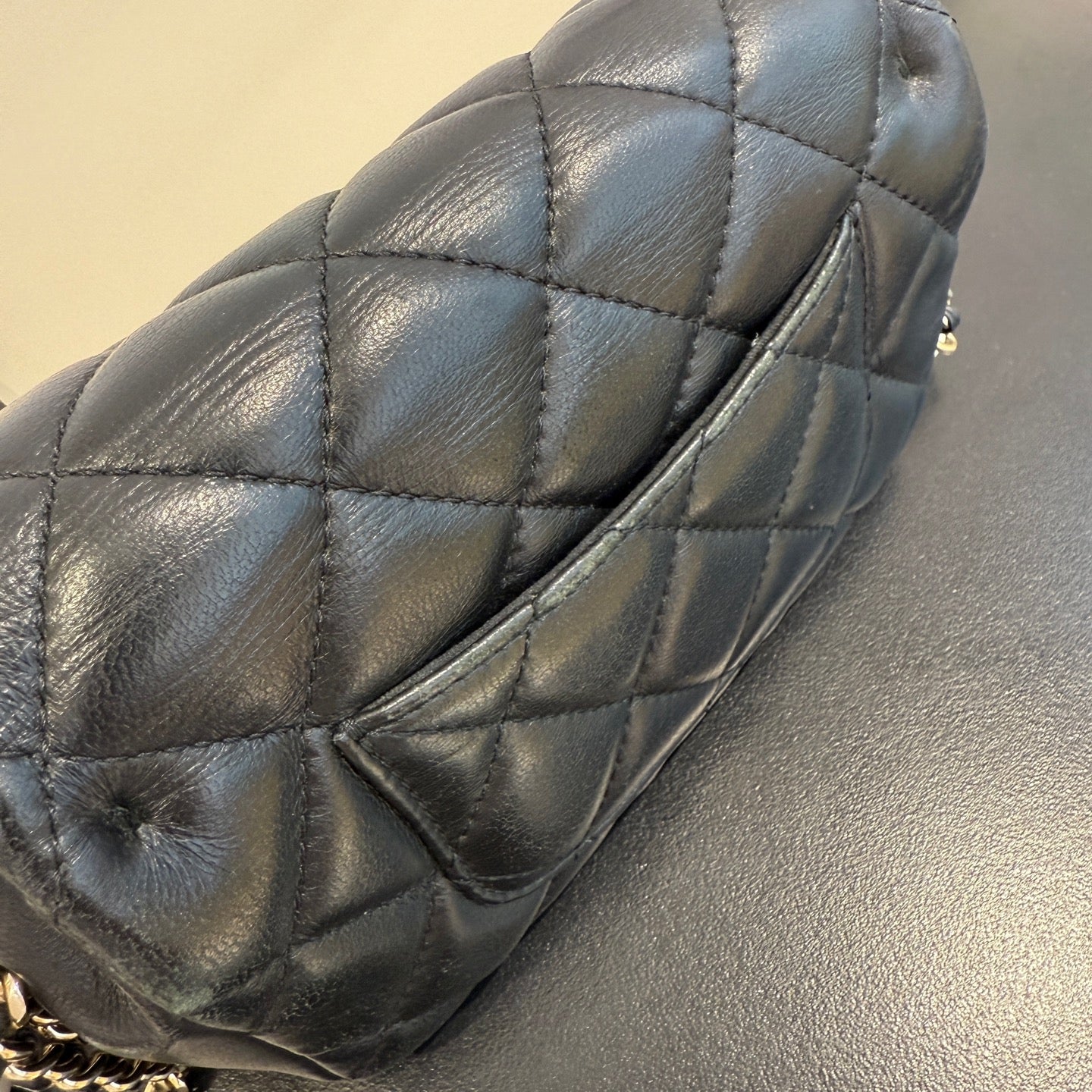 Chanel - Mini Flap Bag with Pearl Chain - Lambskin leather - Black - (mini)