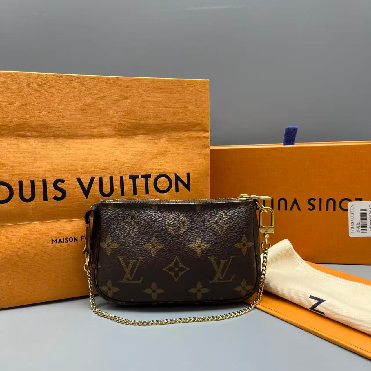 Louis Vuitton - Mini Pochette Accessoires - Monogram coated canvas with natural cowhide leather trim - Brown - (mini)