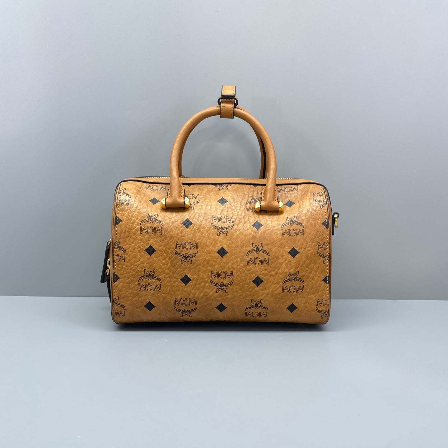 MCM - Visetos Boston Bag Small - Visetos coated canvas with leather trim - Cognac with black monogram - (small)