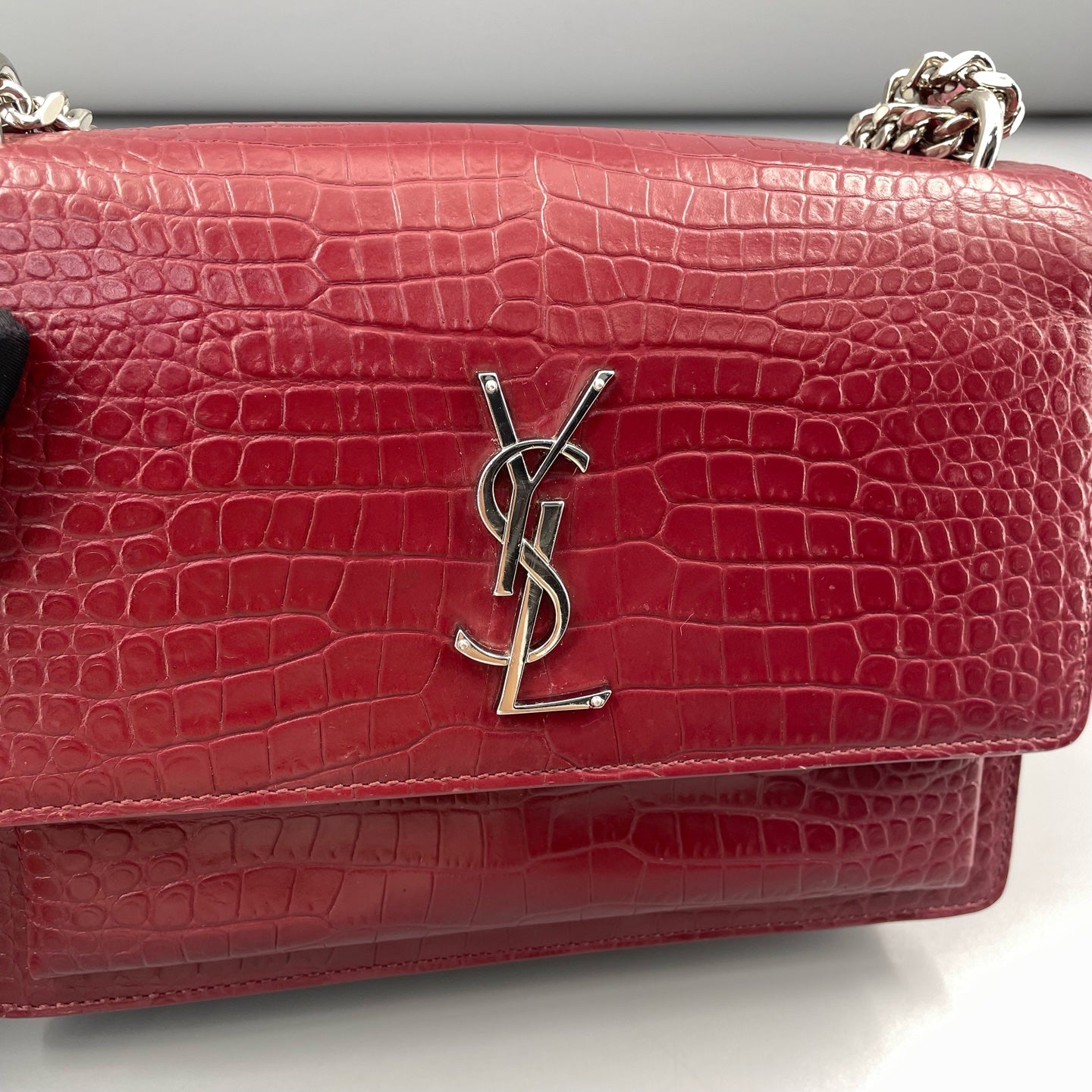 Saint Laurent - Sunset Medium - Calfskin leather with crocodile embossing - Burgundy - (Medium)