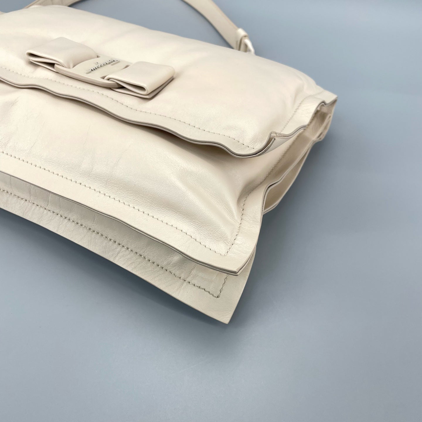 Salvatore Ferragamo - Vara Bow 'Cloud' Shoulder Bag - Leather - Beige - (medium)