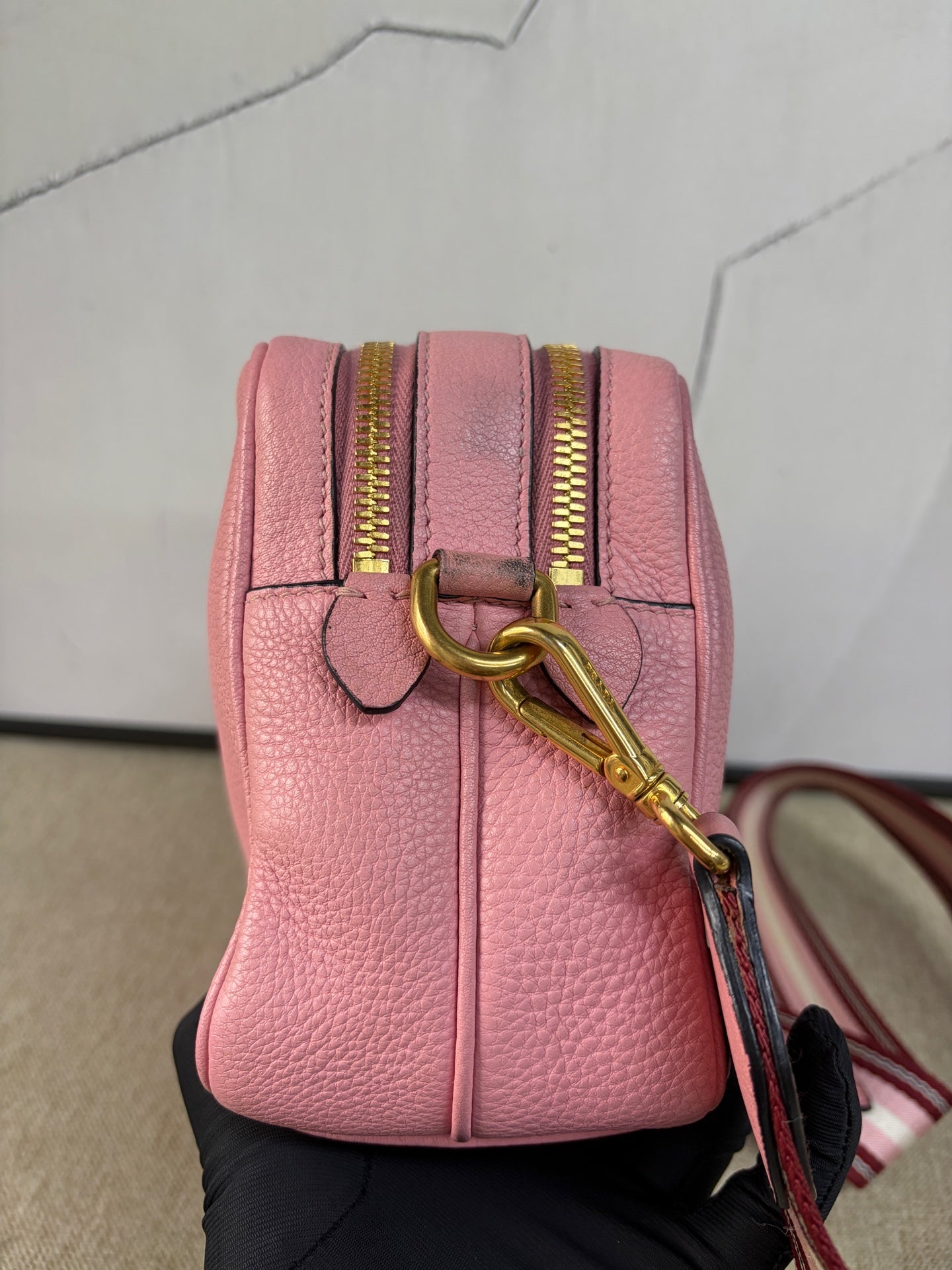 Prada - Vitello Daino Camera Bag - Grained calfskin leather - Pink with Gold-Tone Hardware - (Small)