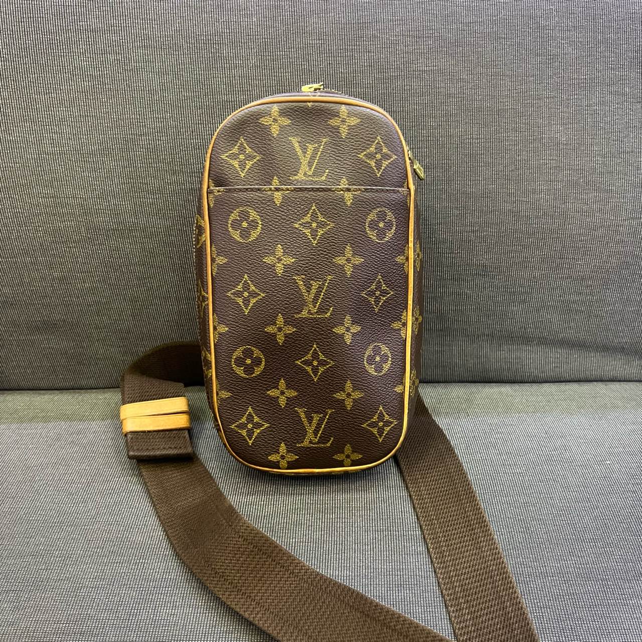 Louis Vuitton - Bumbag - Monogram coated canvas with Vachetta leather trim and textile strap - Brown - (small)