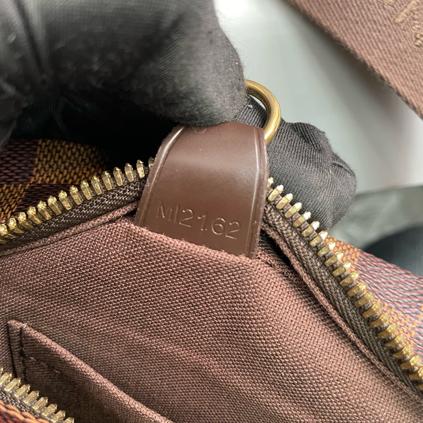 Louis Vuitton - District PM Messenger Bag - Damier Ebene coated canvas with leather trim - Brown - (medium)
