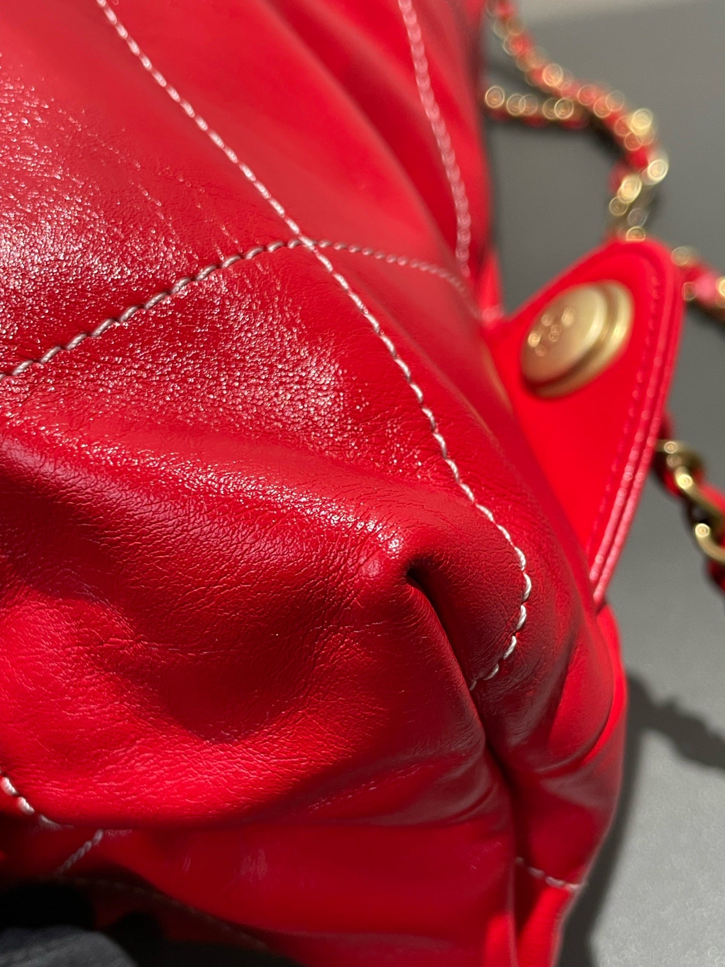 Chanel - 22 Bag Backpack - Calfskin leather - Red - (Large)