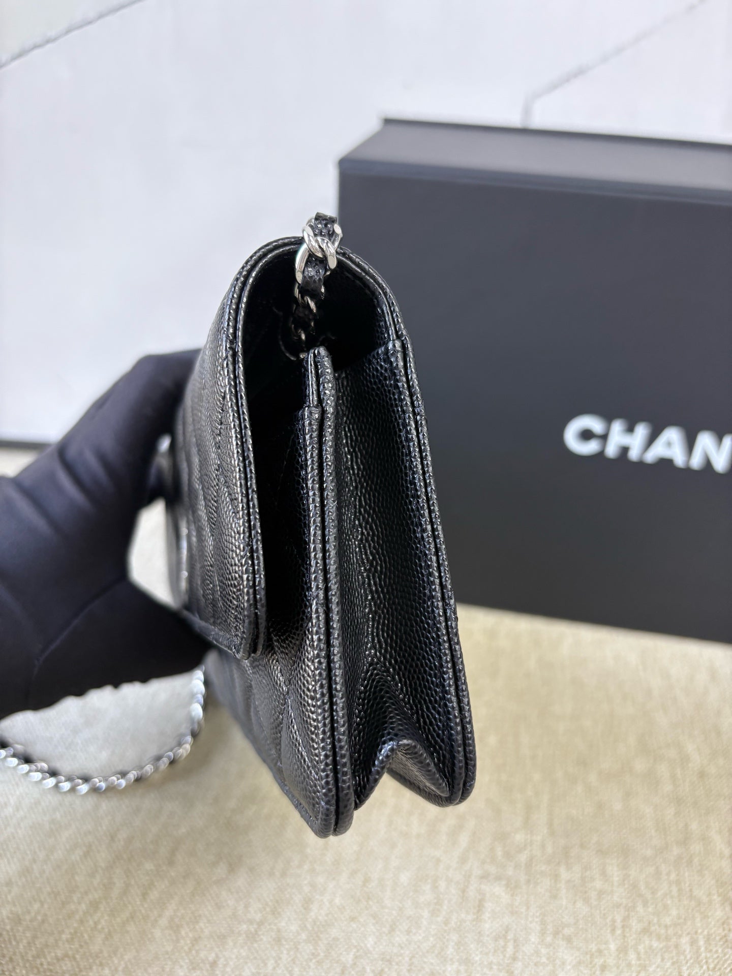 Chanel - Clutch with Chain - Shiny Grained Calfskin - Black - (mini)