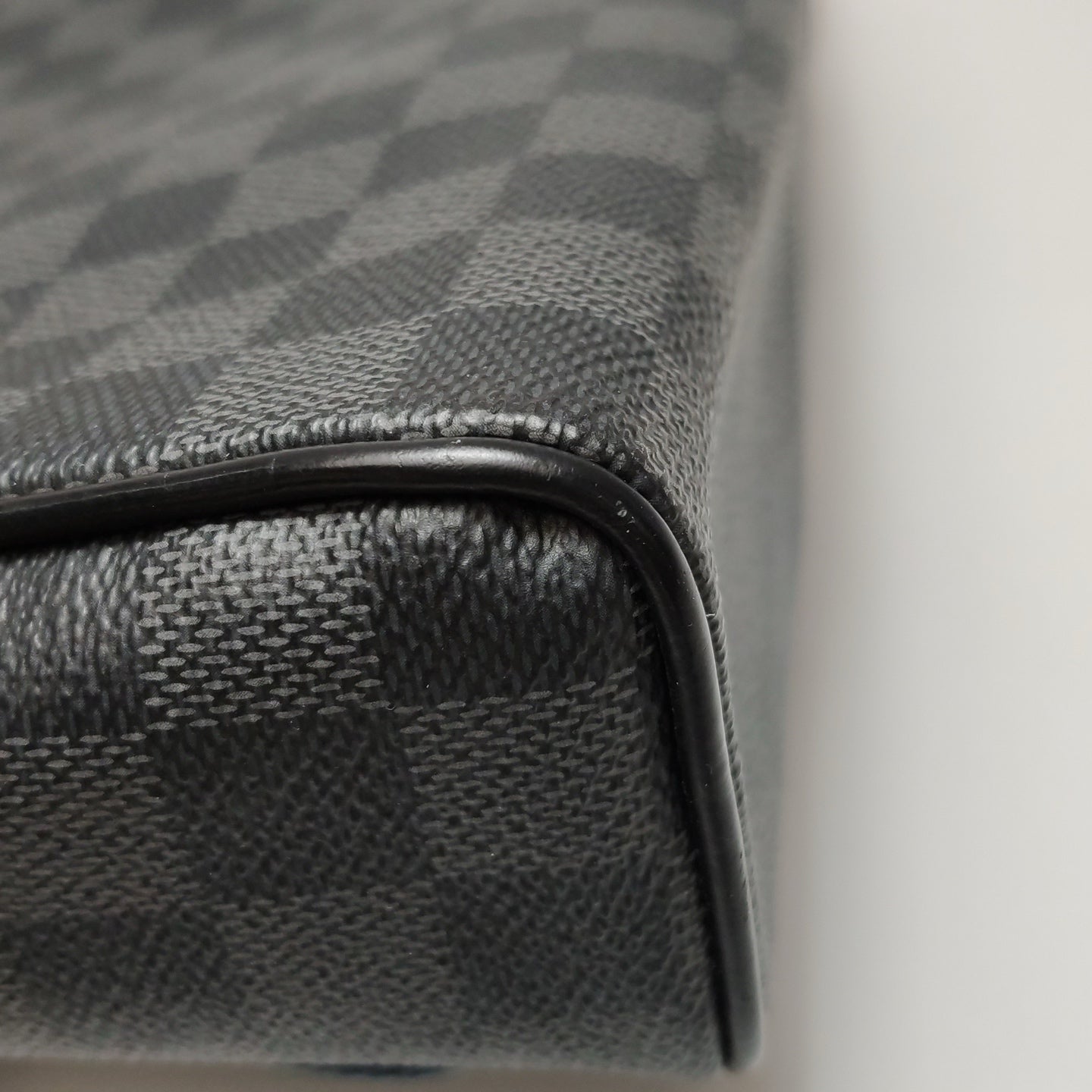 Louis Vuitton - District Messenger PM Bag - Damier Graphite coated canvas with leather trim - Grey - (medium)