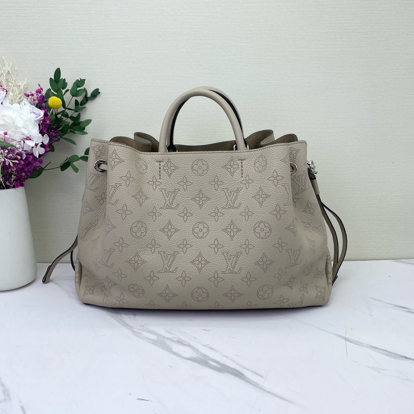 Louis Vuitton - Bella Tote - Grained cowhide leather - Elephant Grey - (Medium)