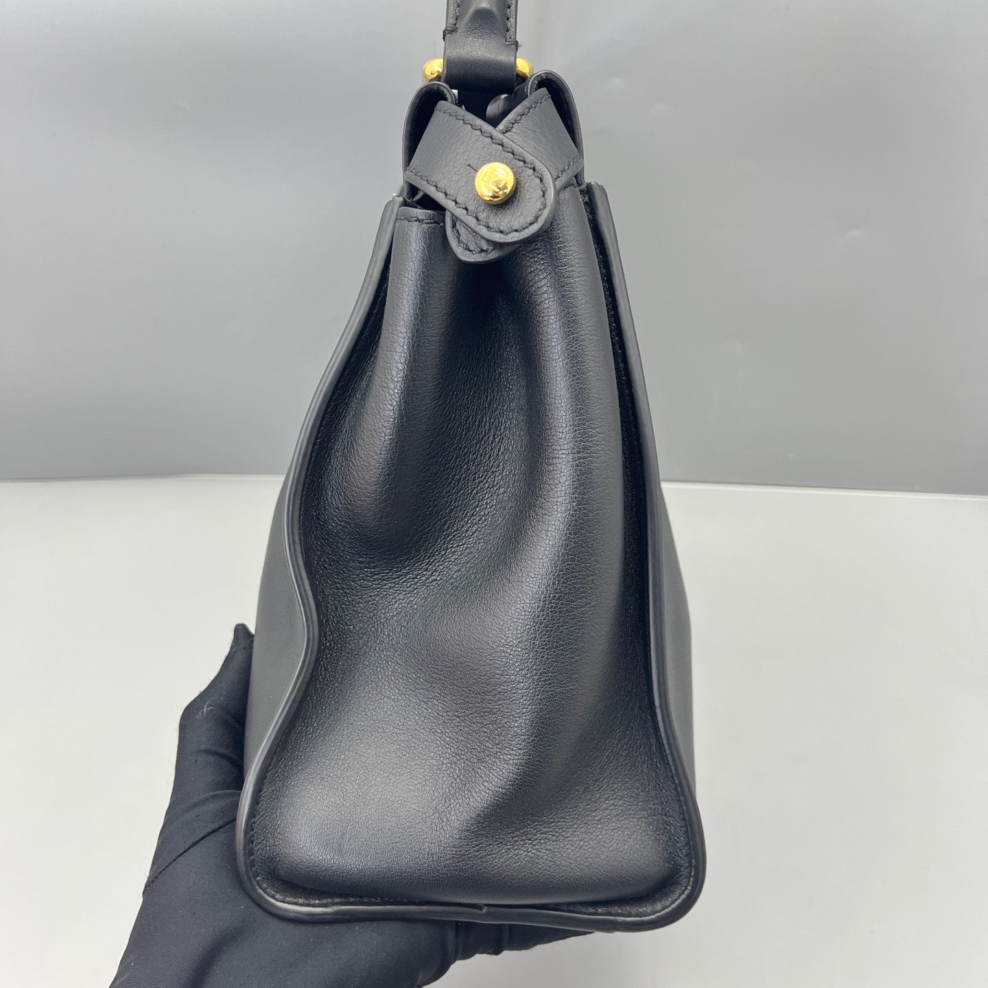 Fendi - Peekaboo Medium - Leather - Black - (Medium)