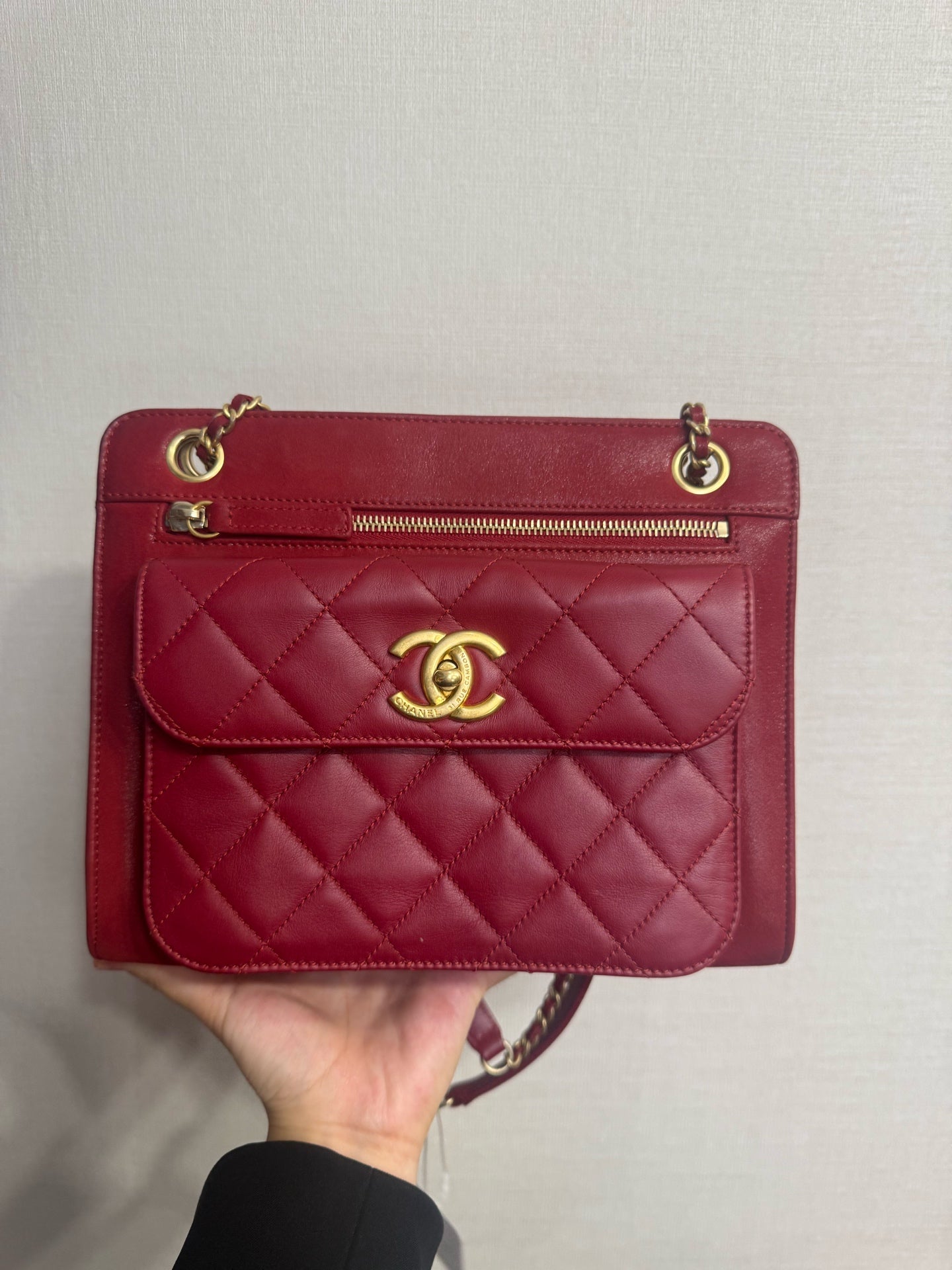 Chanel - Tote Shoulder Bag - Lambskin leather - Red with Gold-Tone Hardware - (Medium)