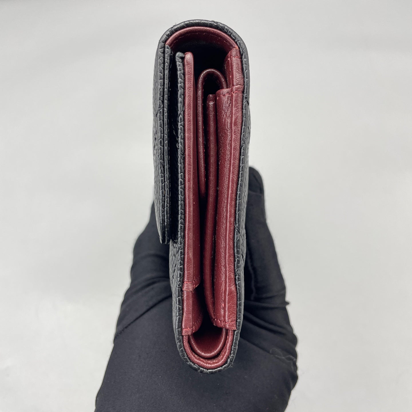 Chanel - Classic Flap Long Tri-Fold Wallet - Caviar leather - Black - (Medium)