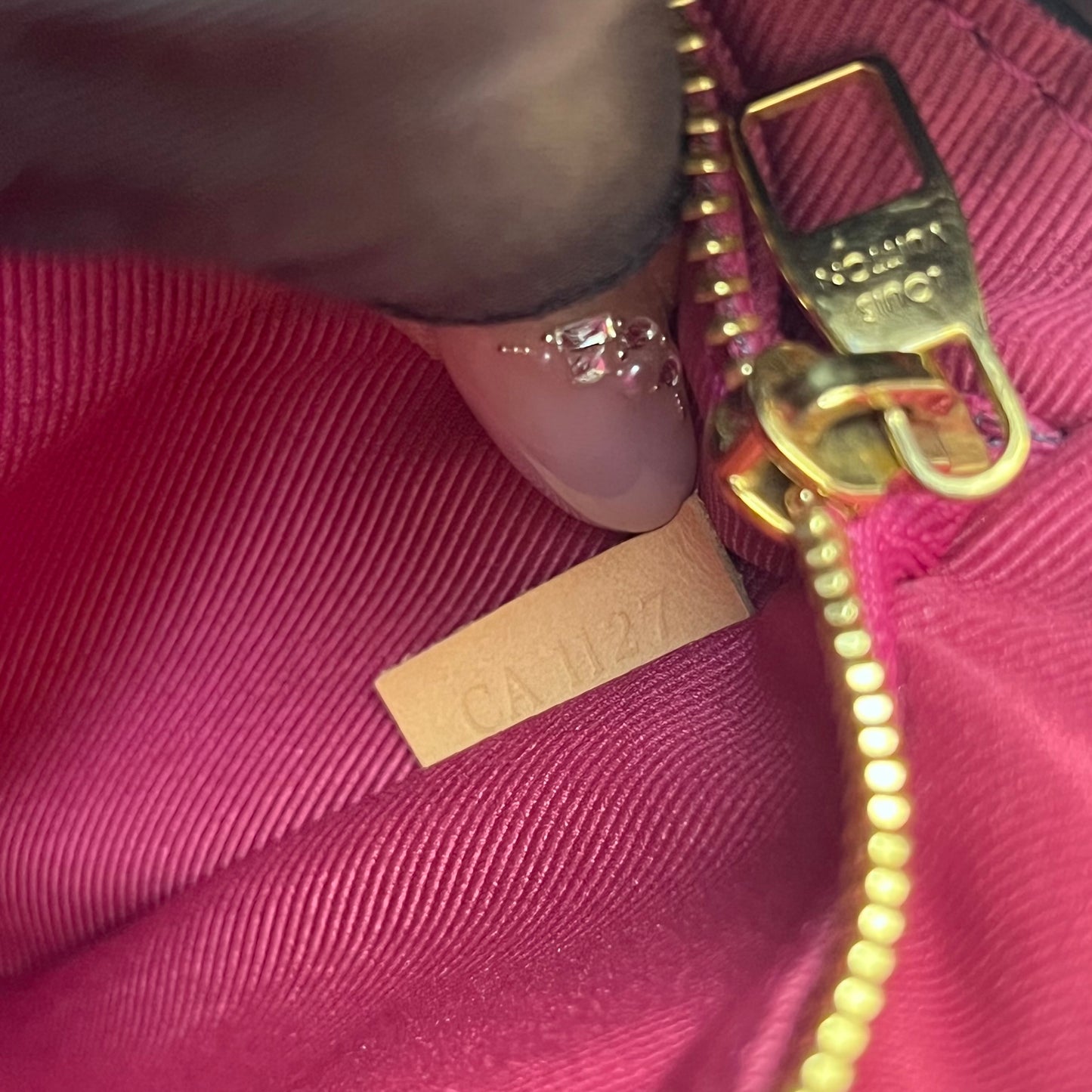 Louis Vuitton - Cluny BB - Monogram coated canvas with natural cowhide leather trim and colored smooth leather accents - Brown with fuchsia accents - (Medium)