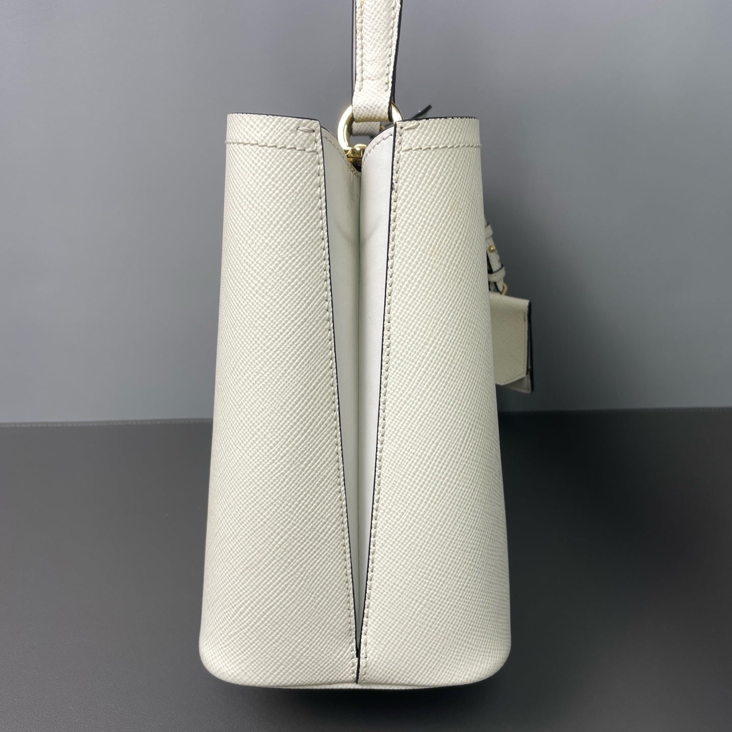 Prada - Panier - Saffiano leather - White with Gold-Tone Hardware - (medium)