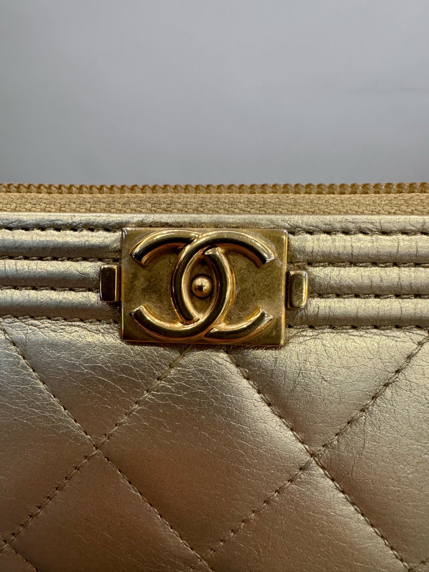 Chanel - Le Boy Zip Wallet - Aged metallic calfskin leather - Gold - (medium)