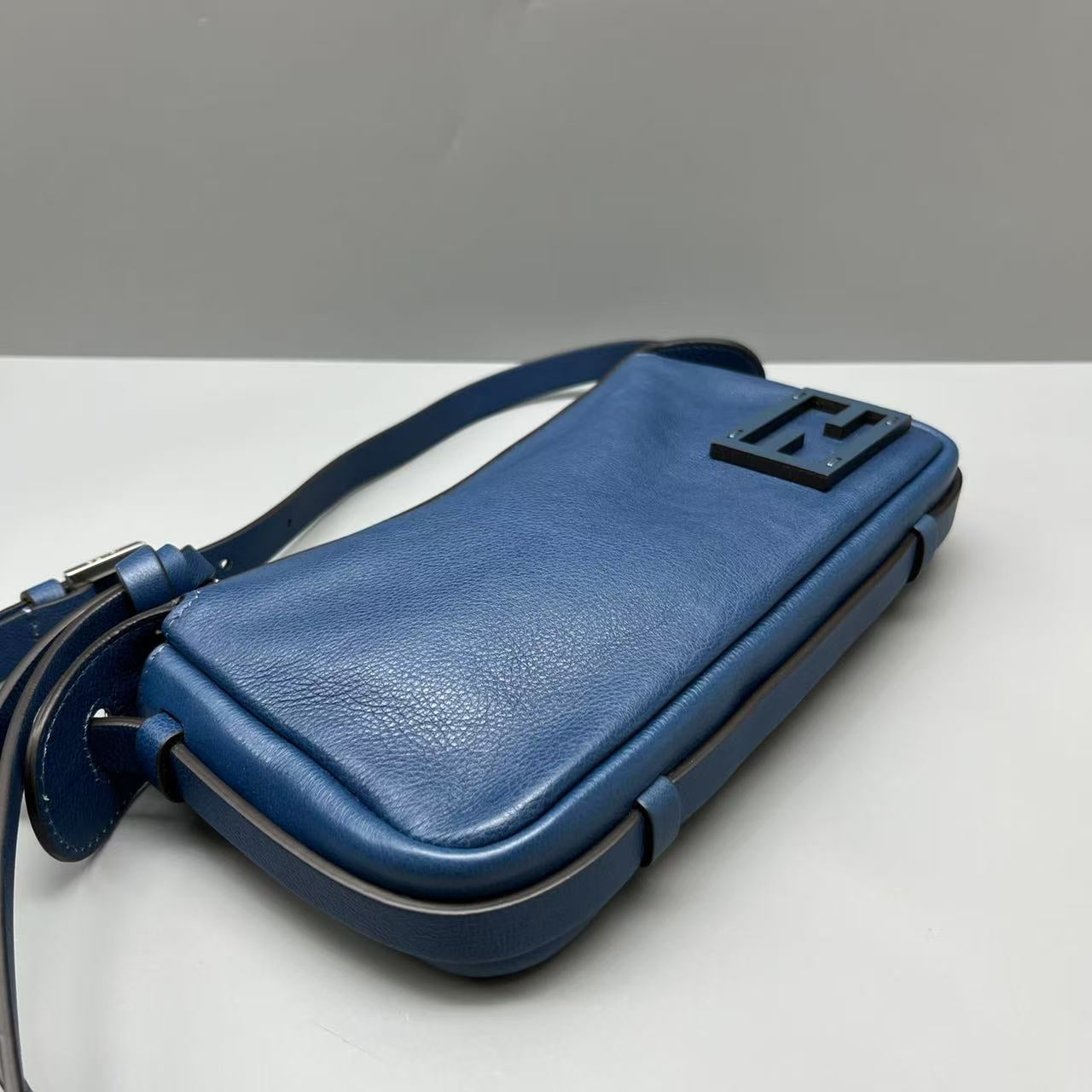 Fendi - Simply Shoulder Bag - Grained leather - Deep Blue - (Small)