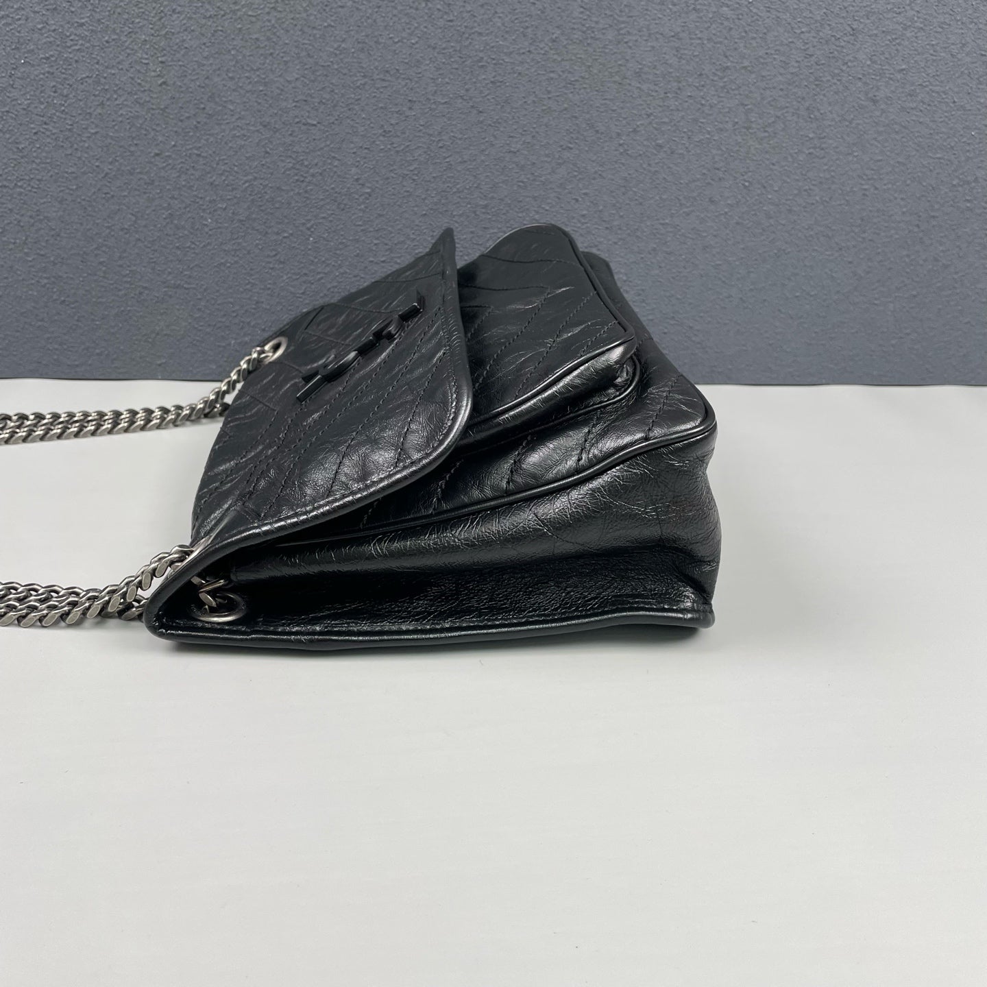Saint Laurent - Niki Medium Chain Bag - Distressed calfskin leather - Black - (Medium)