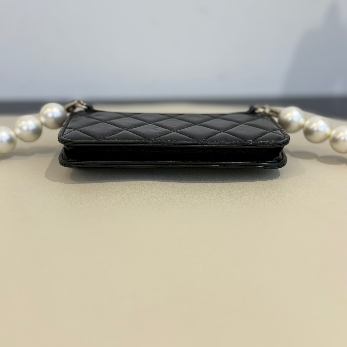 Chanel - Pearl WOC (Wallet on Chain) - Lambskin leather - Black - (mini)