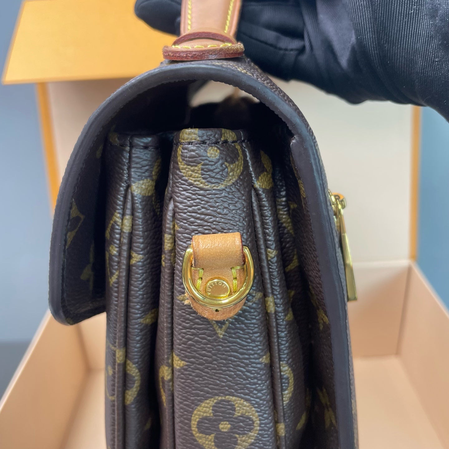 Louis Vuitton - Pochette Métis - Monogram coated canvas and natural cowhide leather - Brown - (Small)