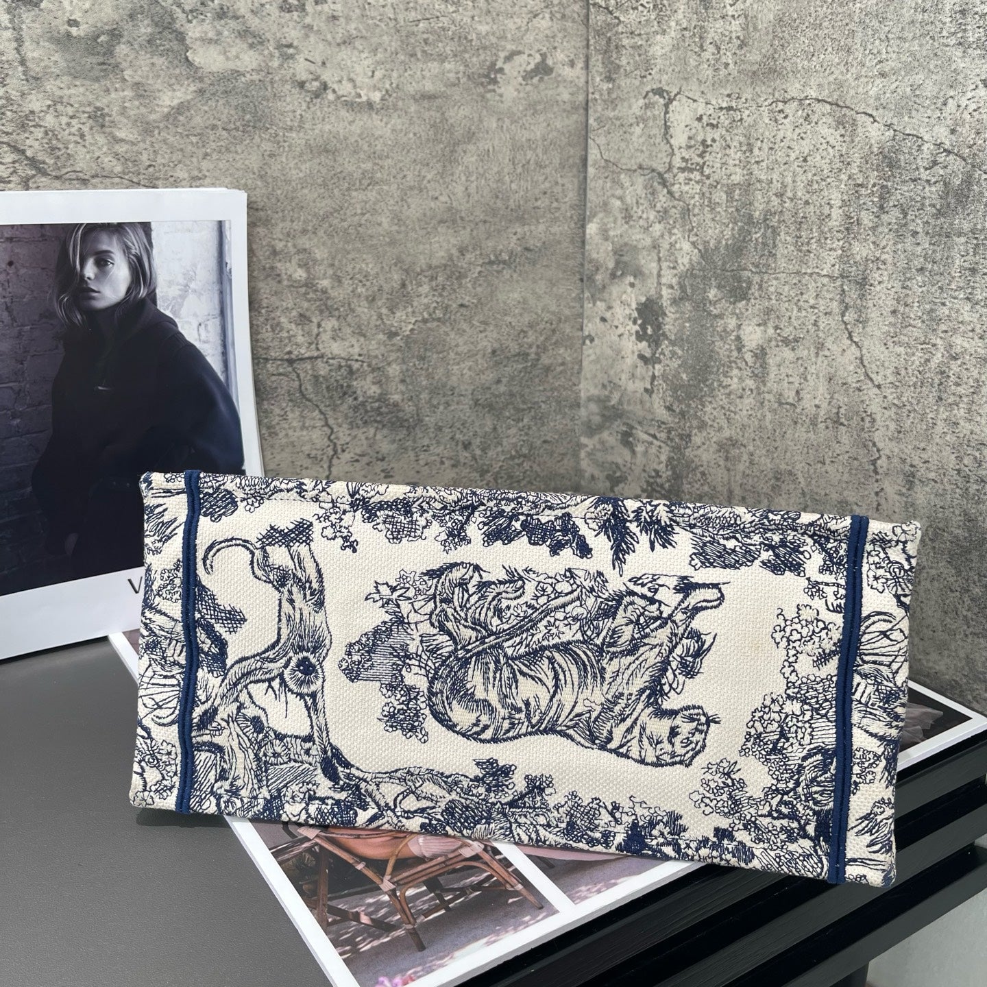 Dior - Book Tote Medium - Embroidered Canvas - Blue - (medium)