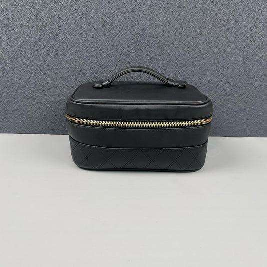 Chanel - Vintage Handheld Makeup Box - Lambskin leather - Black - (small)
