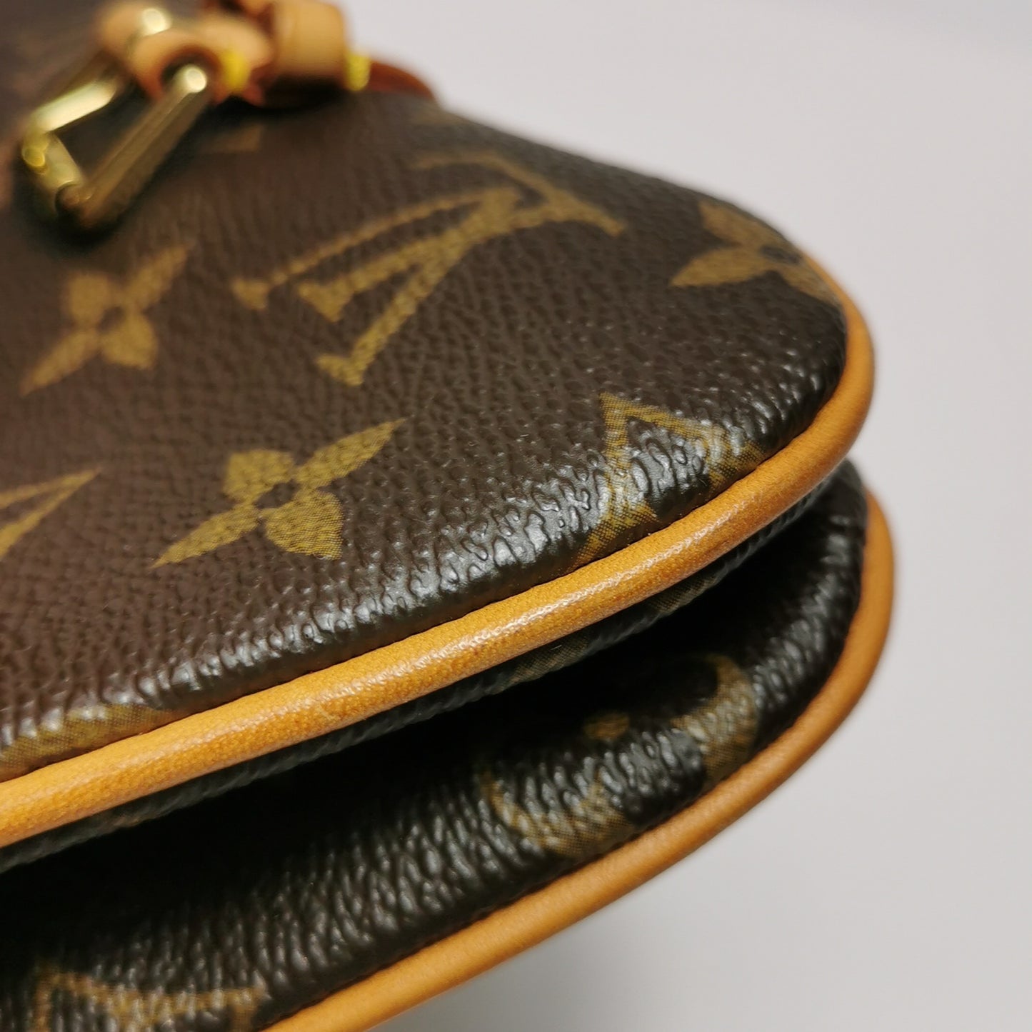 Louis Vuitton - Flap Shoulder Bag - Monogram coated canvas with Vachetta leather trim - Brown - (small)