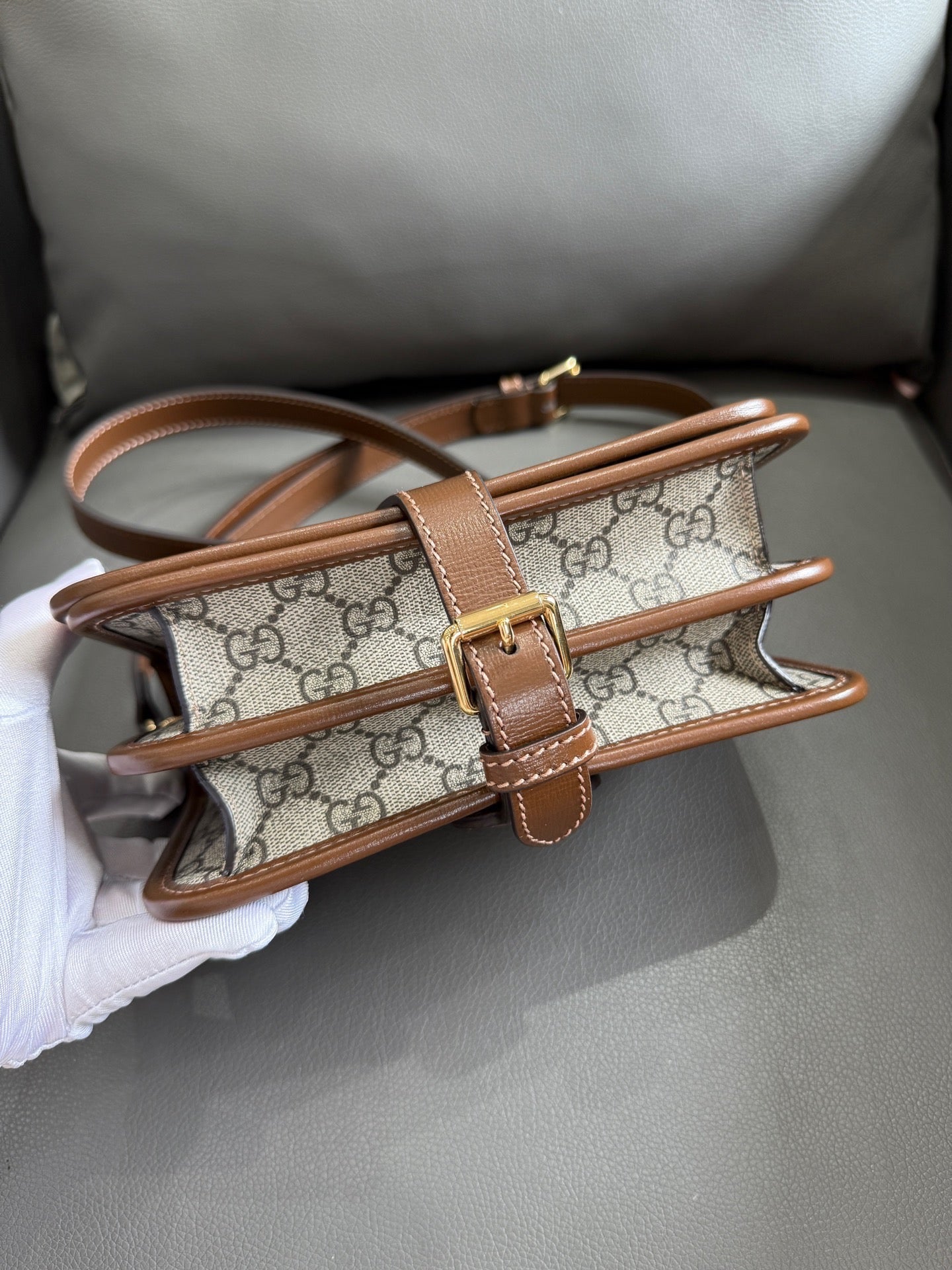 Gucci - GG Retro 041 Mini Messenger Accordion Bag - GG Supreme coated canvas with leather trim - Beige and brown - (mini)