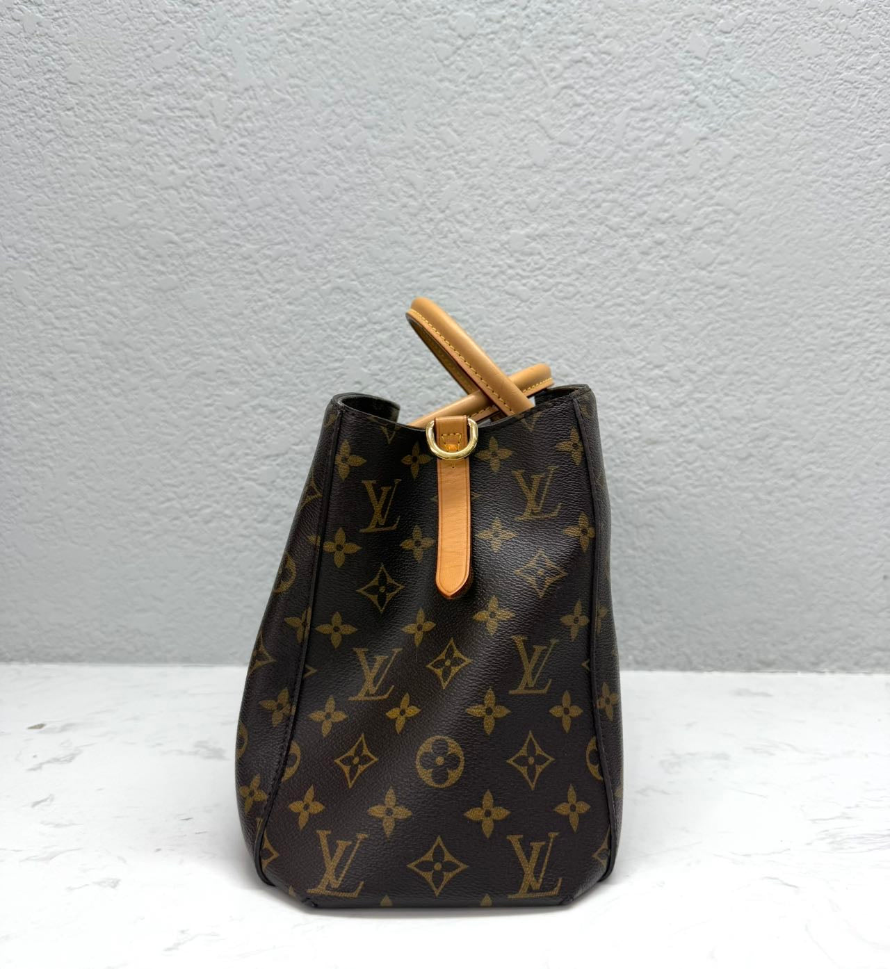 Louis Vuitton - Montaigne MM - Monogram coated canvas with natural Vachetta leather trim and microfiber lining - Brown - (Medium)