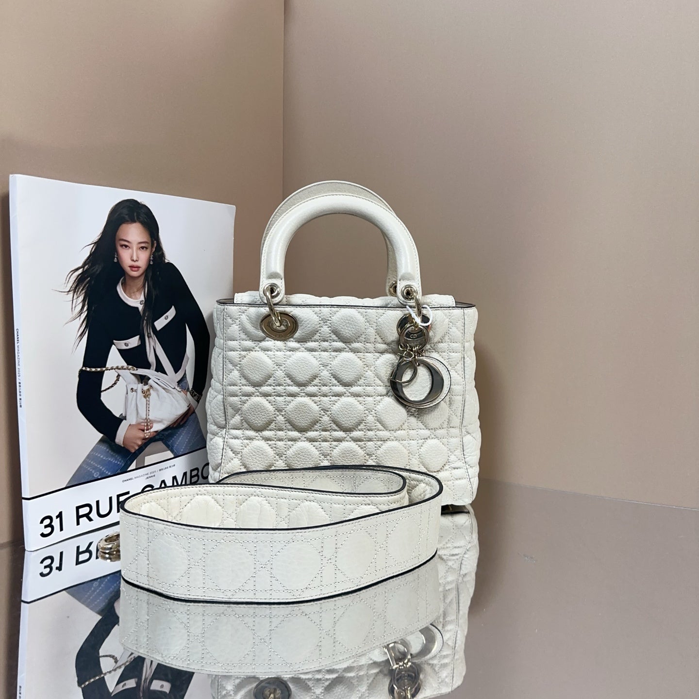 Dior - Lady Dior 5-Grid Medium - Grained calfskin leather - White - (medium)
