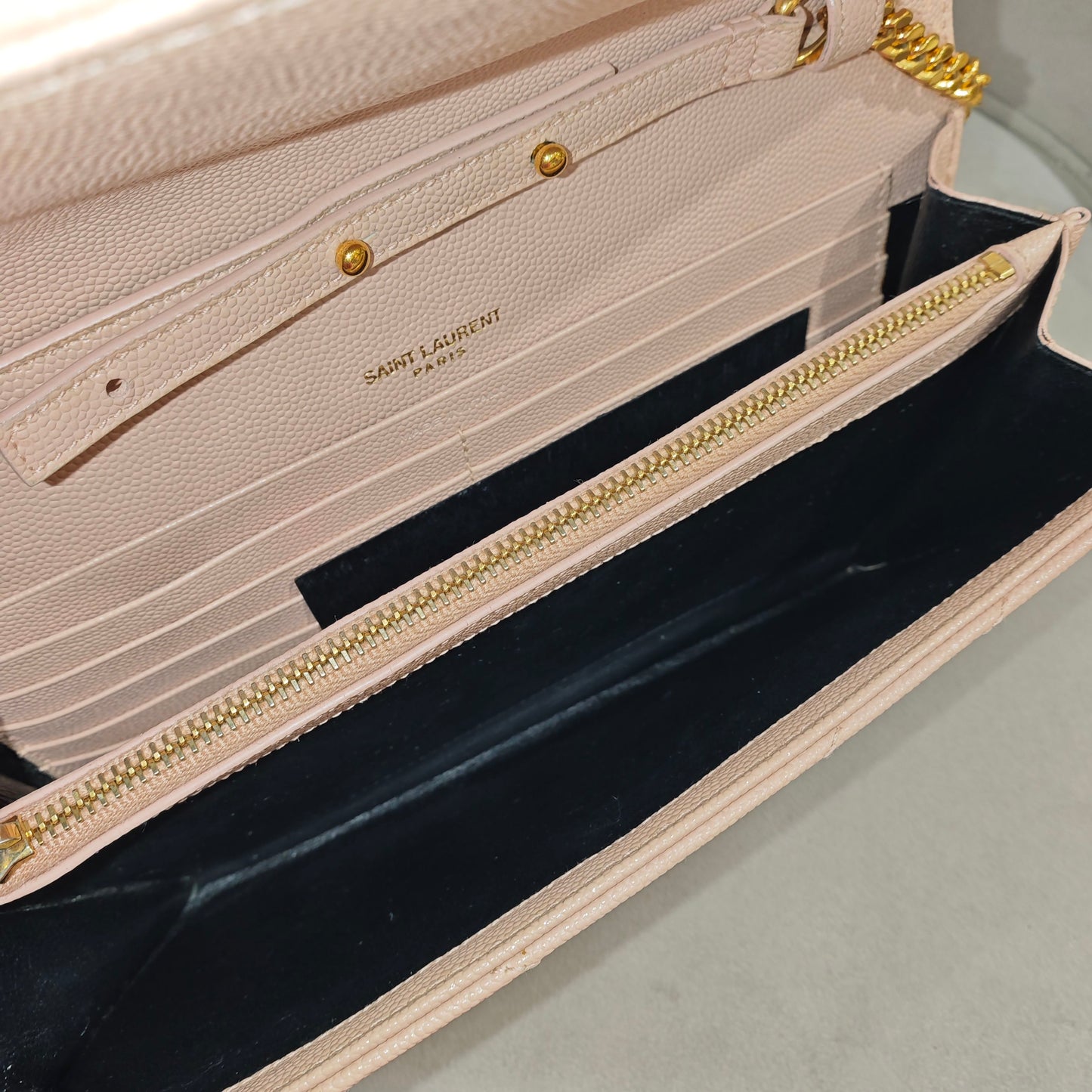Saint Laurent - Envelope Bag - Caviar leather - Pink with Gold-Tone Hardware - (Small)