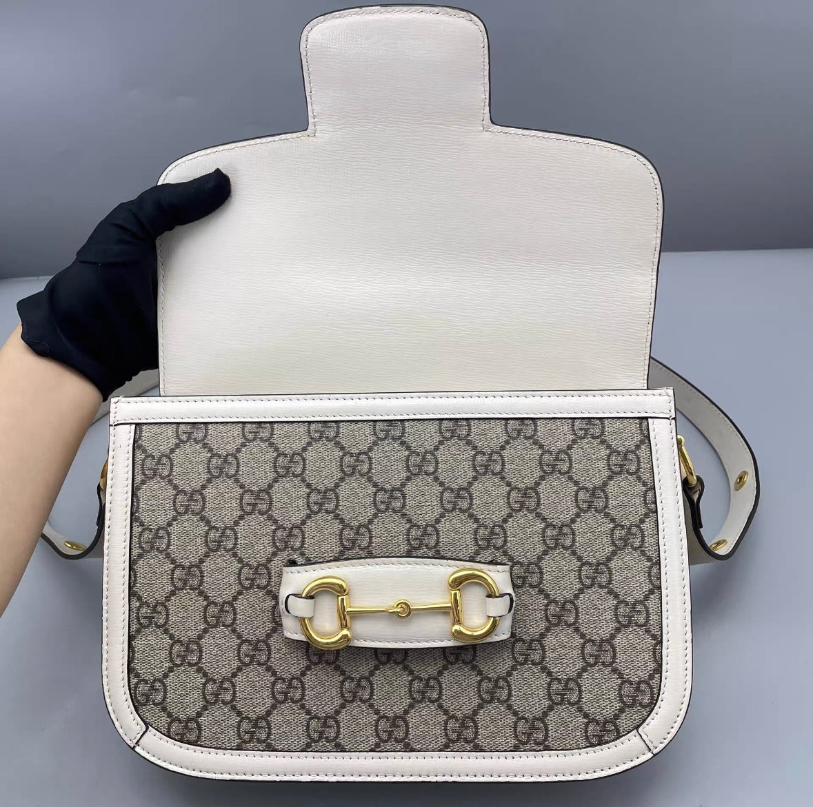 Gucci - 1955 Horsebit Shoulder Bag - GG Supreme canvas with white leather trim - Multicolour - (medium)