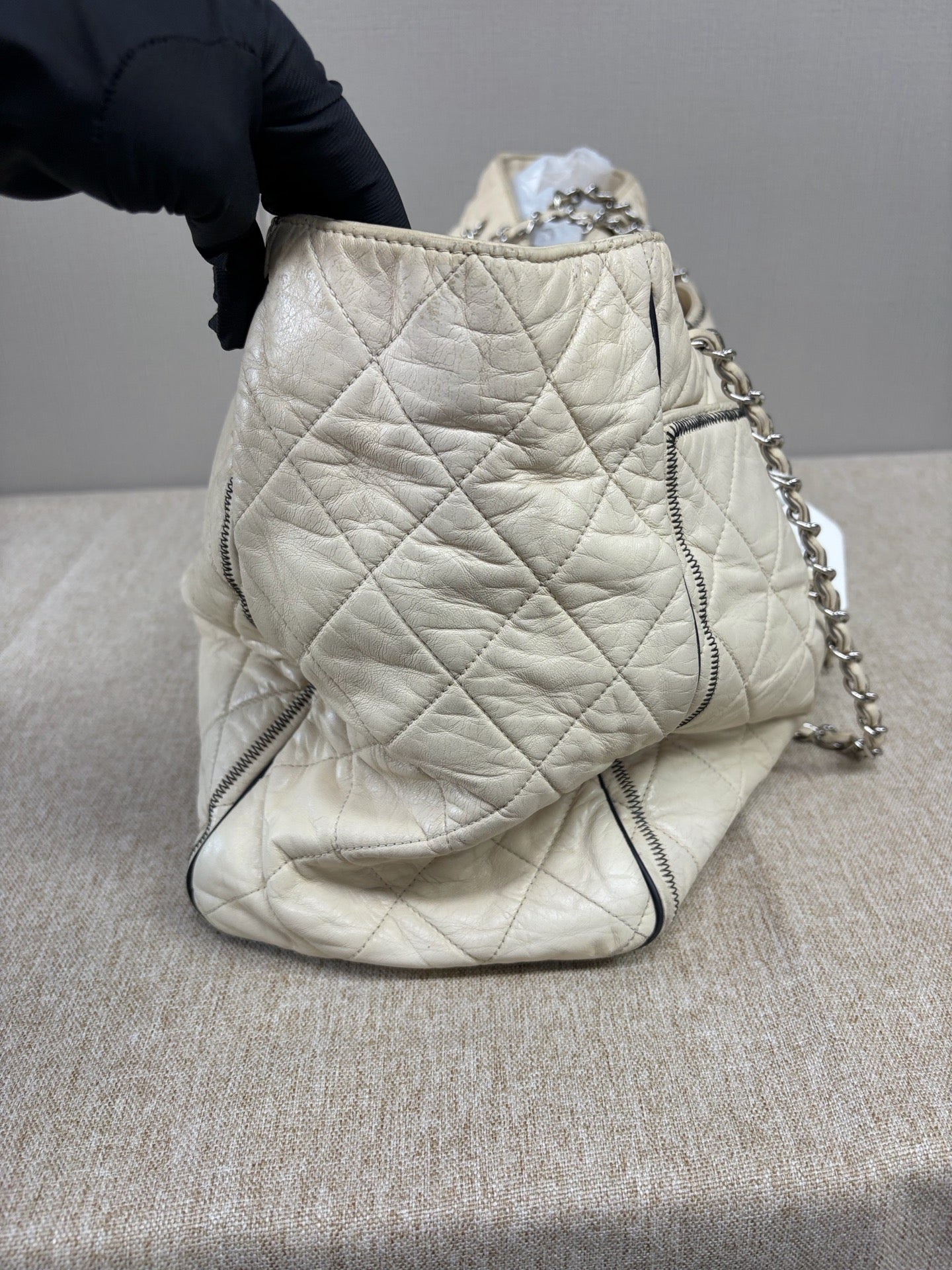 Chanel - 2.55 Airport Bag - Distressed lambskin leather - Beige - (extra-large)