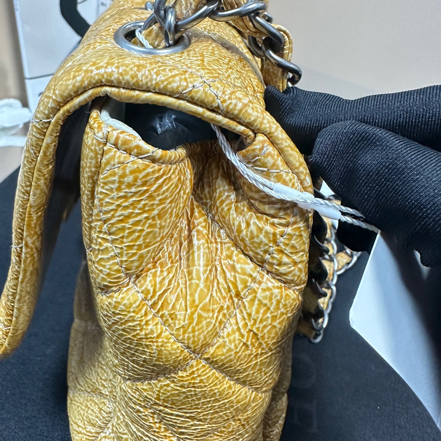 Chanel - Classic Flap Jumbo Single Flap - Distressed patent leather - Amber Yellow - (Large)