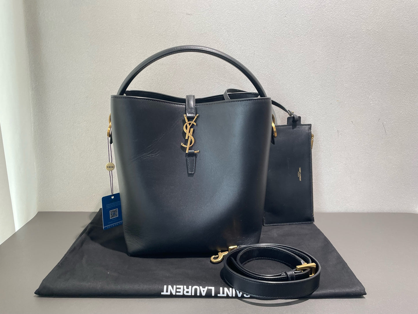 Saint Laurent - LE37 Bucket Bag - Leather - Black - (Large)