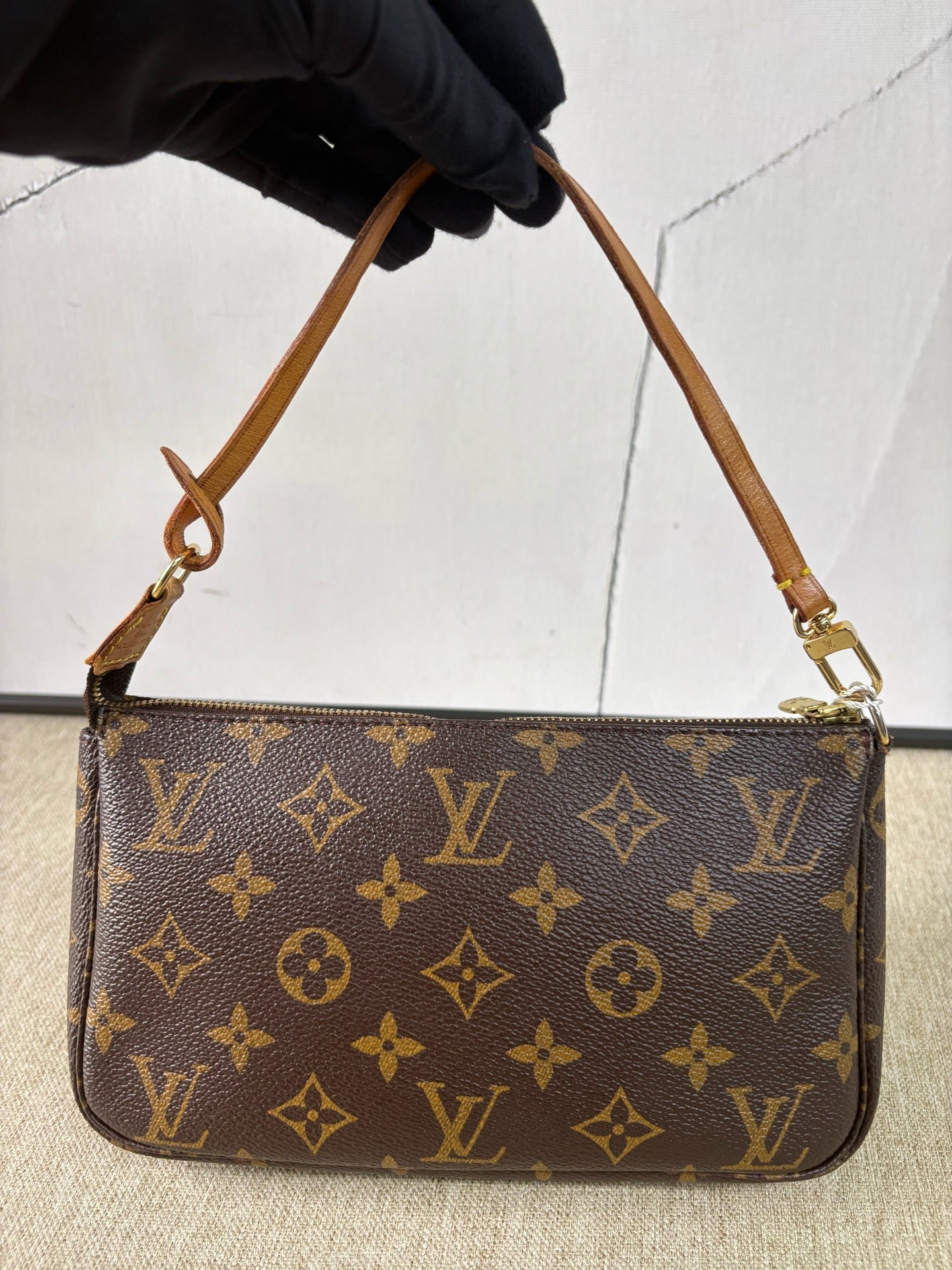 Louis Vuitton - Pochette Accessoires - Monogram coated canvas with Vachetta leather trim - Brown - (mini)