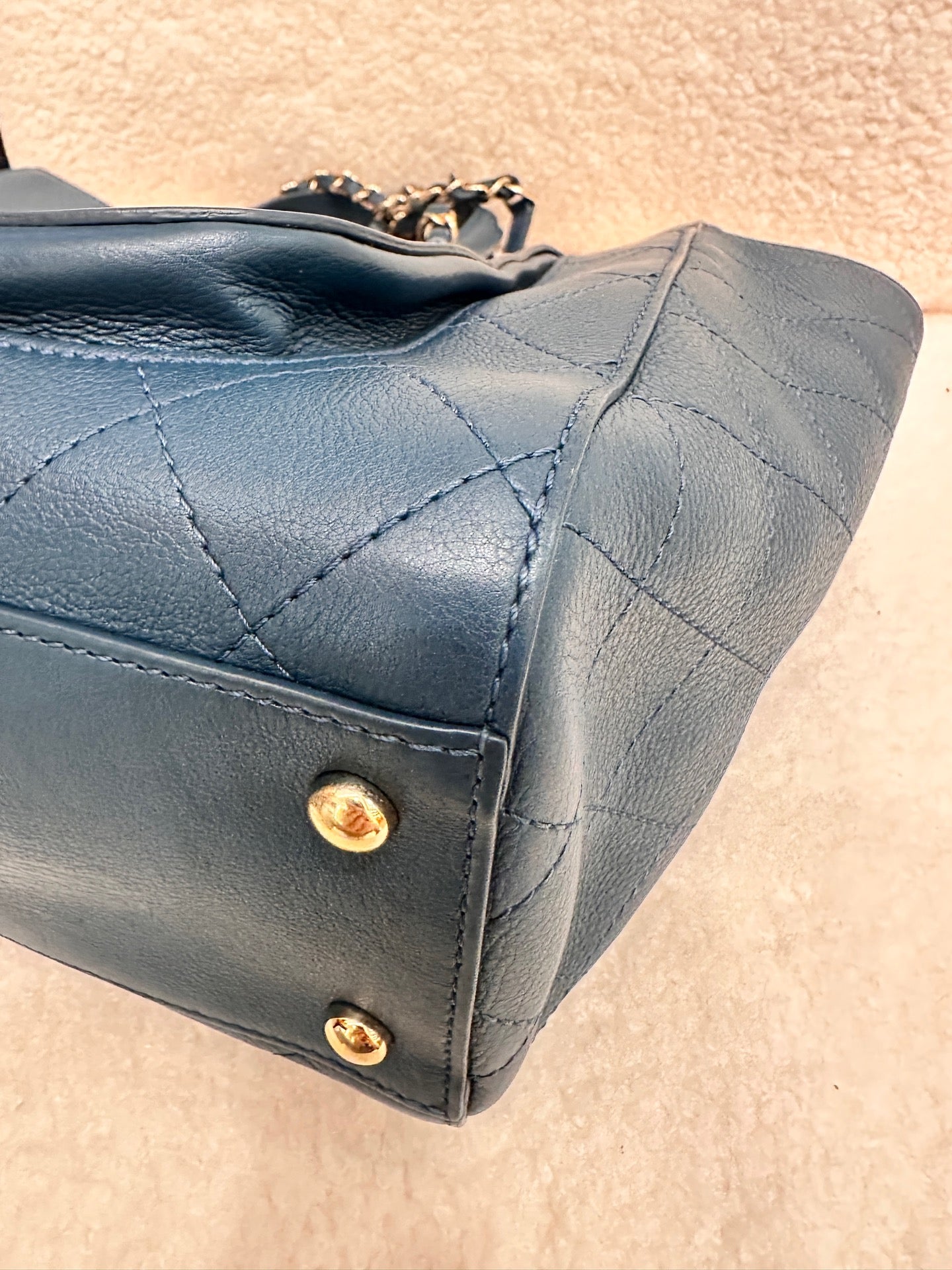 Chanel - Quilted Top Handle & Chain Strap Tote Bag - Grained leather - Blue - (Medium)