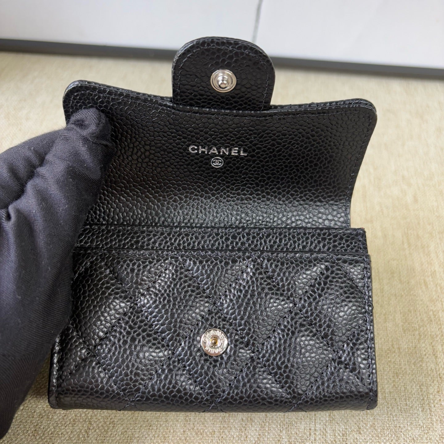 Chanel - Classic Flap Card Holder - Grained Calfskin Leather - Black with Silver-Tone Hardware - (mini)