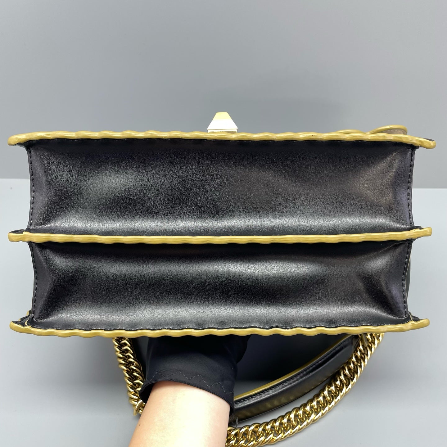 Fendi - Kan I (Kan I F) Scalloped Edge - Leather - Black - (medium)