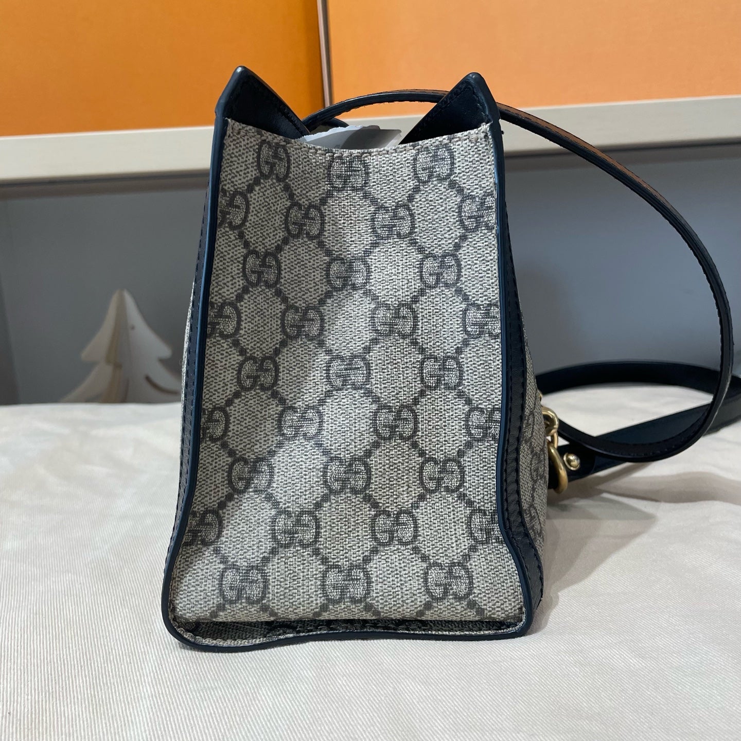 Gucci - Padlock GG Supreme Mini Top Handle Bag - GG Supreme canvas with black leather trim - Beige and Black - (mini)
