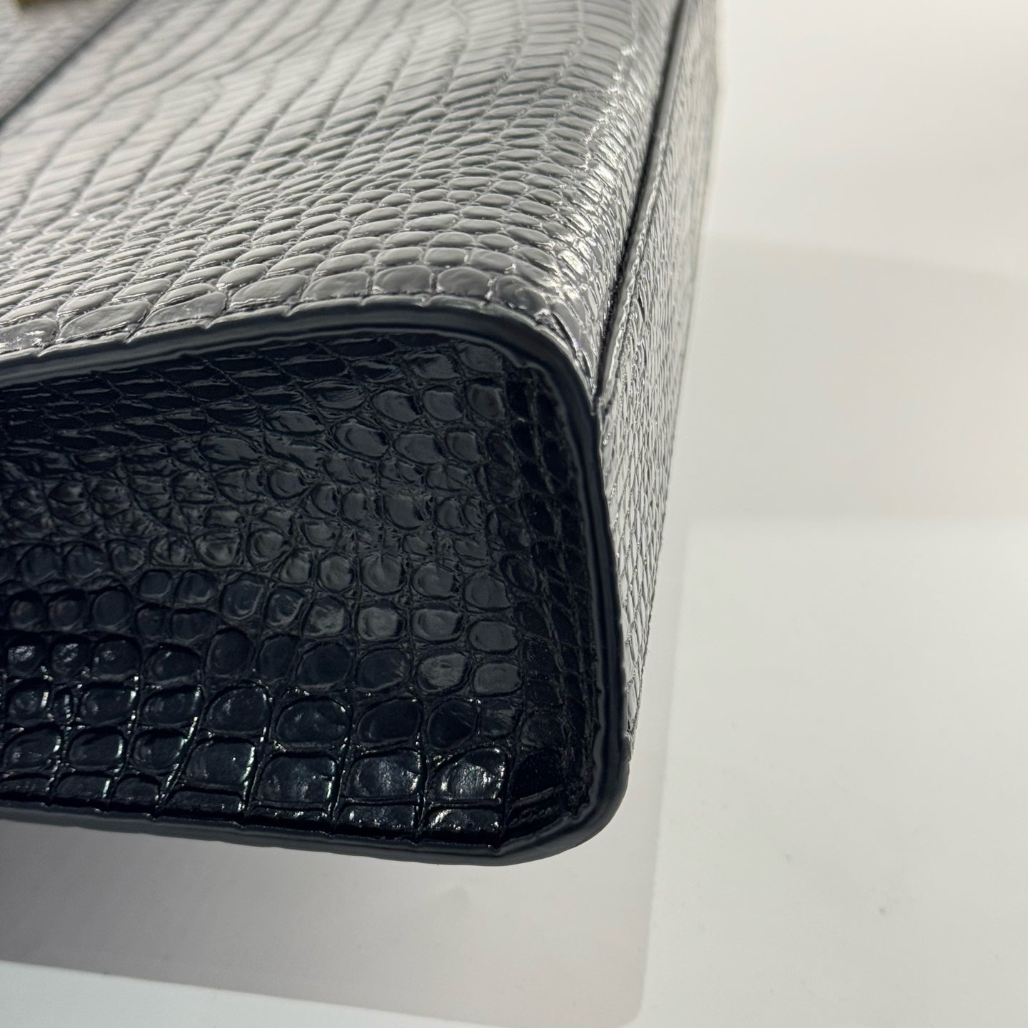 Saint Laurent - Manhattan - Crocodile-embossed leather - Black - (medium)